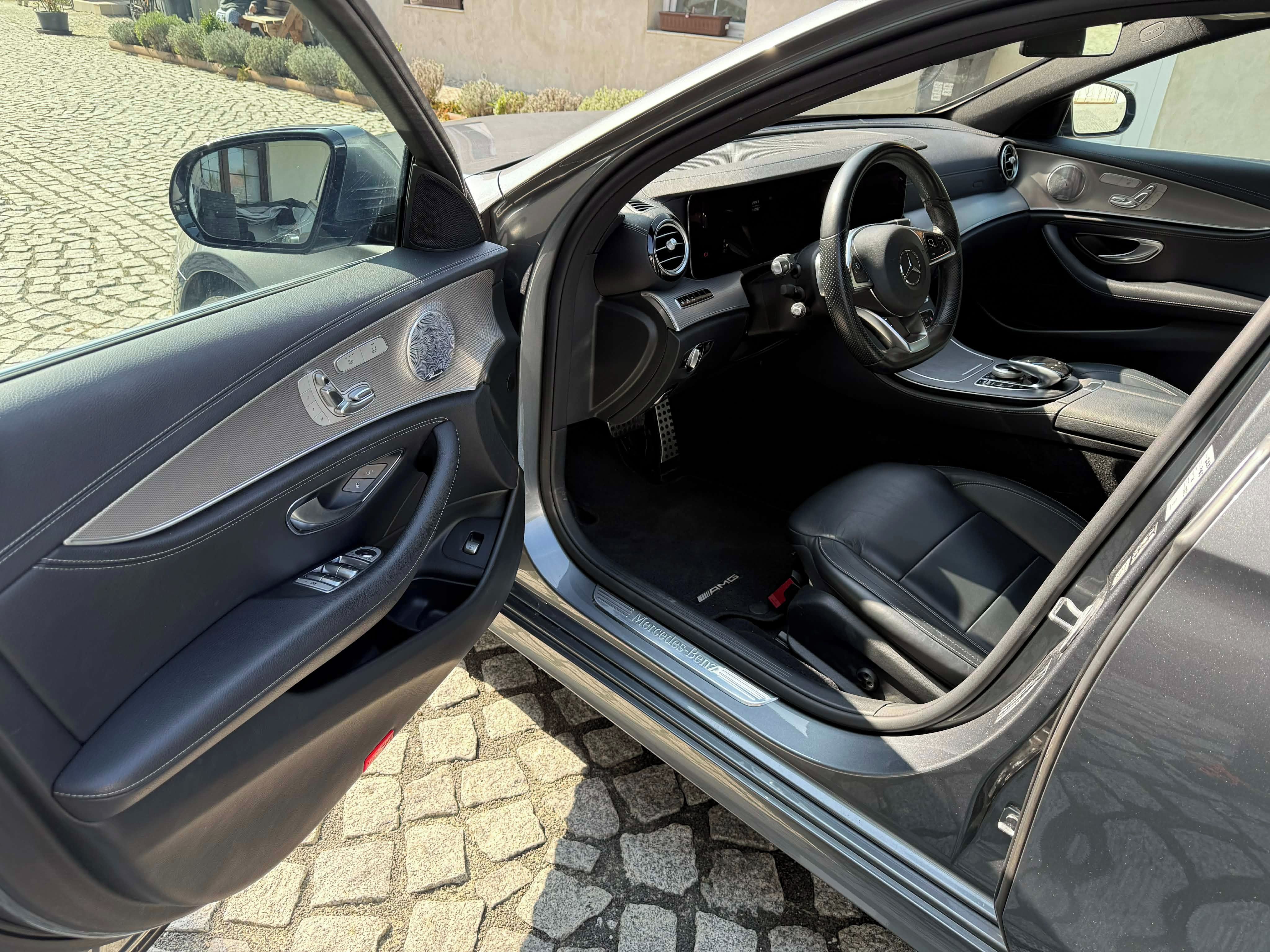 Mercedes-Benz Třídy E, 220d AMG Line - fotka 6