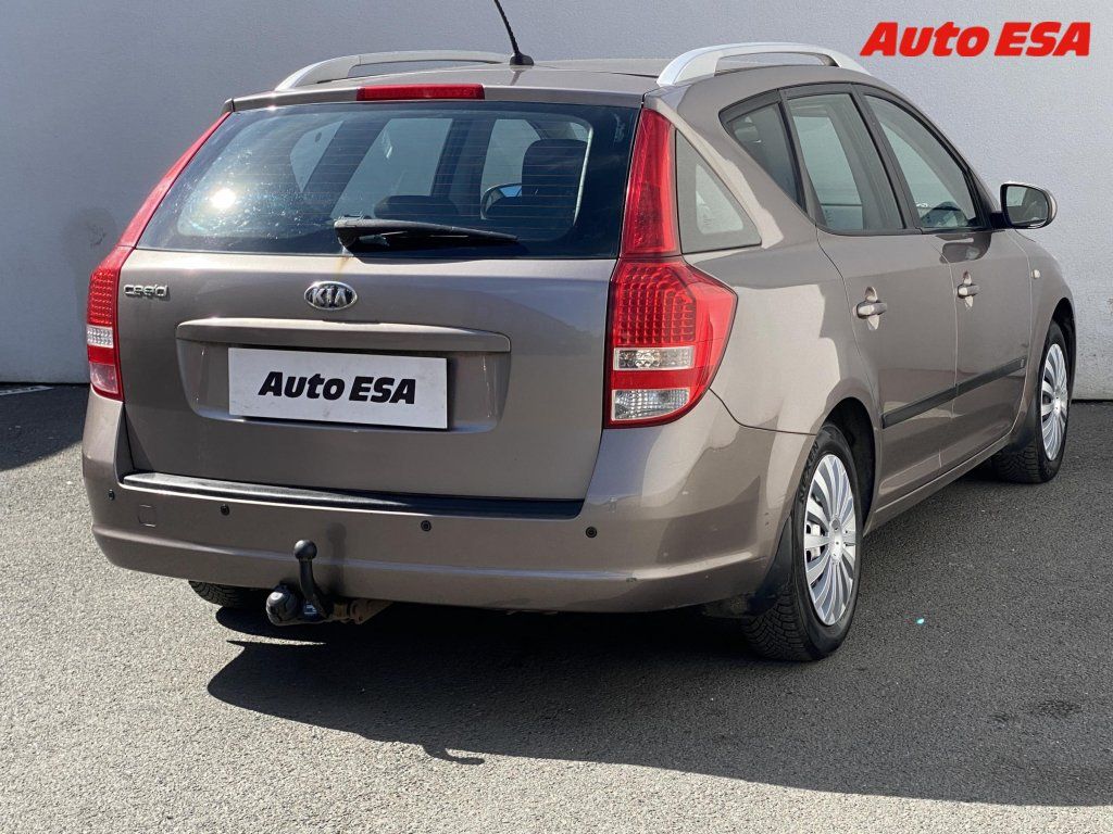 Kia Cee´d, 1.6 i,AC,tažné - fotka 4