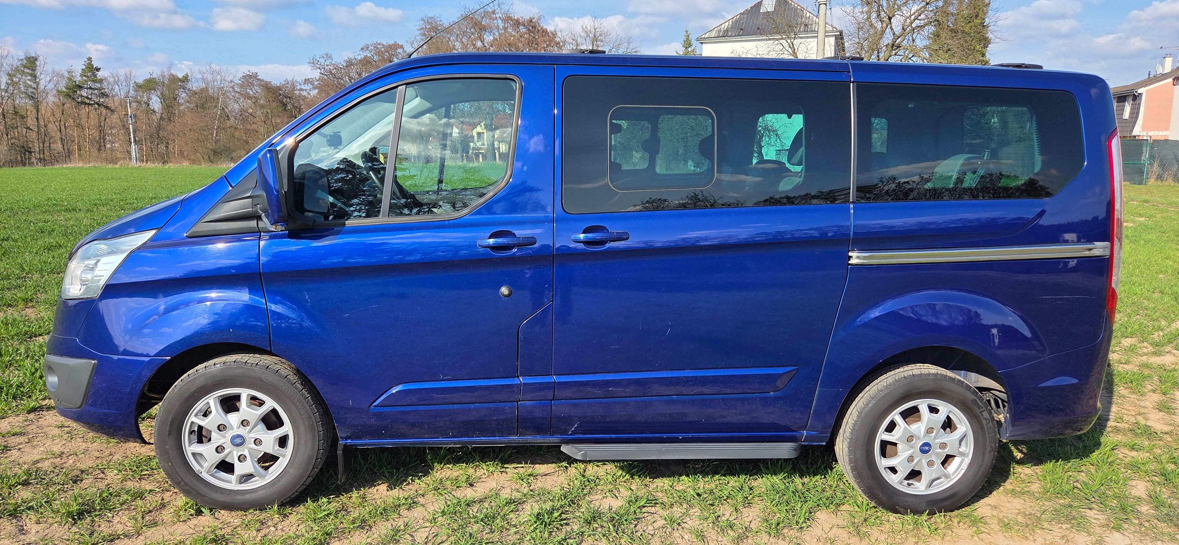 Ford Tourneo Custom, 2.2 TDI 114kW Titanium - fotka 4