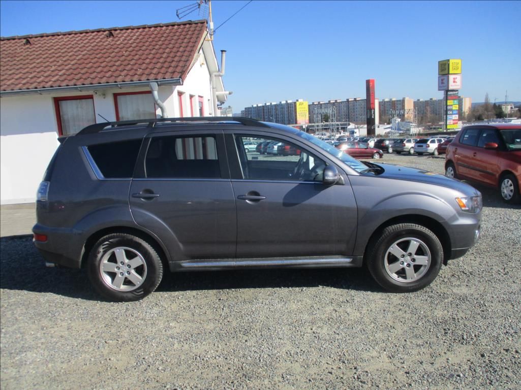 Mitsubishi Outlander, 2,2 DI-D, Automat,4x4, klima, - fotka 5