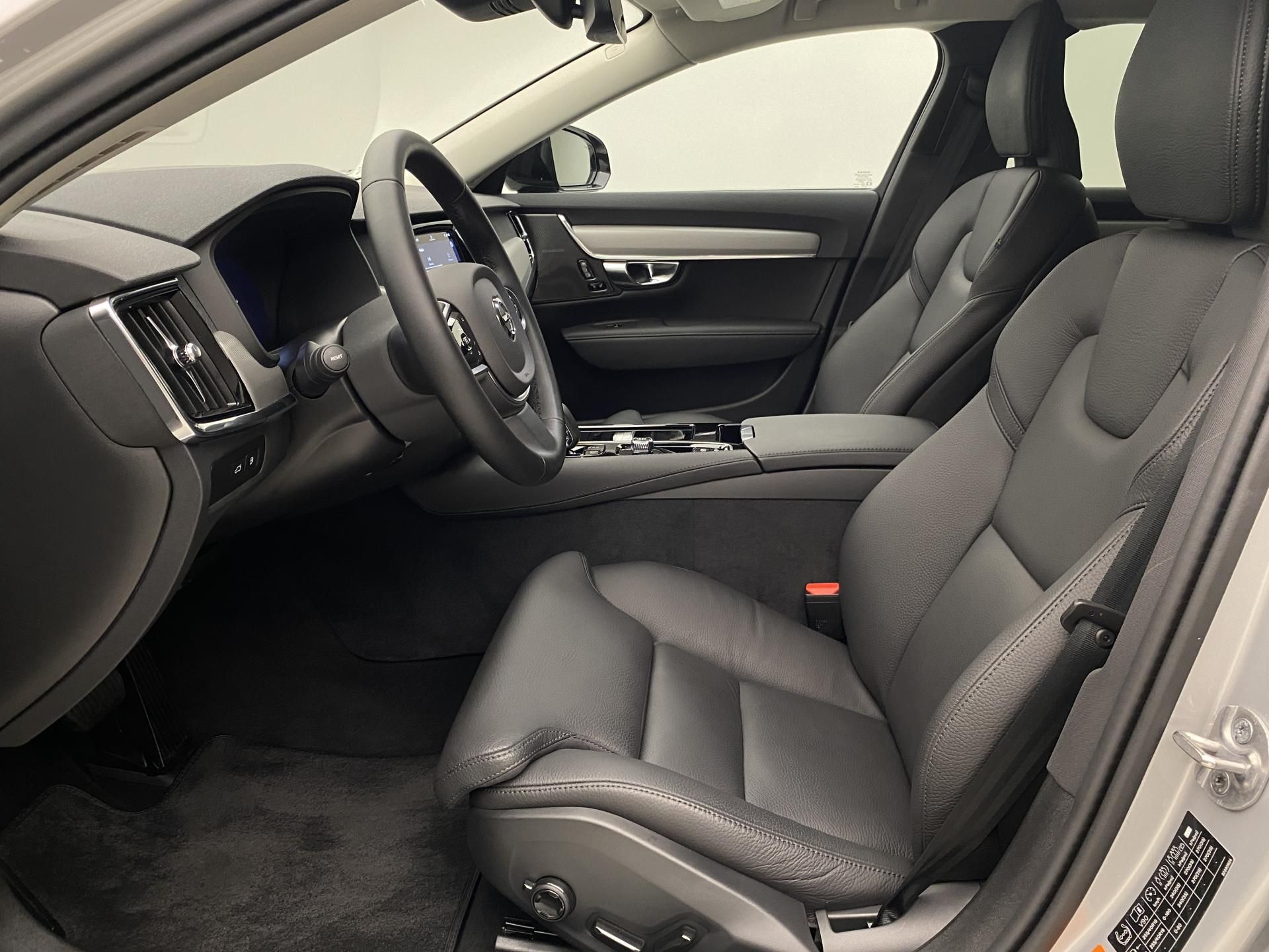Volvo V90, T6 AWD RECHARGE DARK PLUS - fotka 3