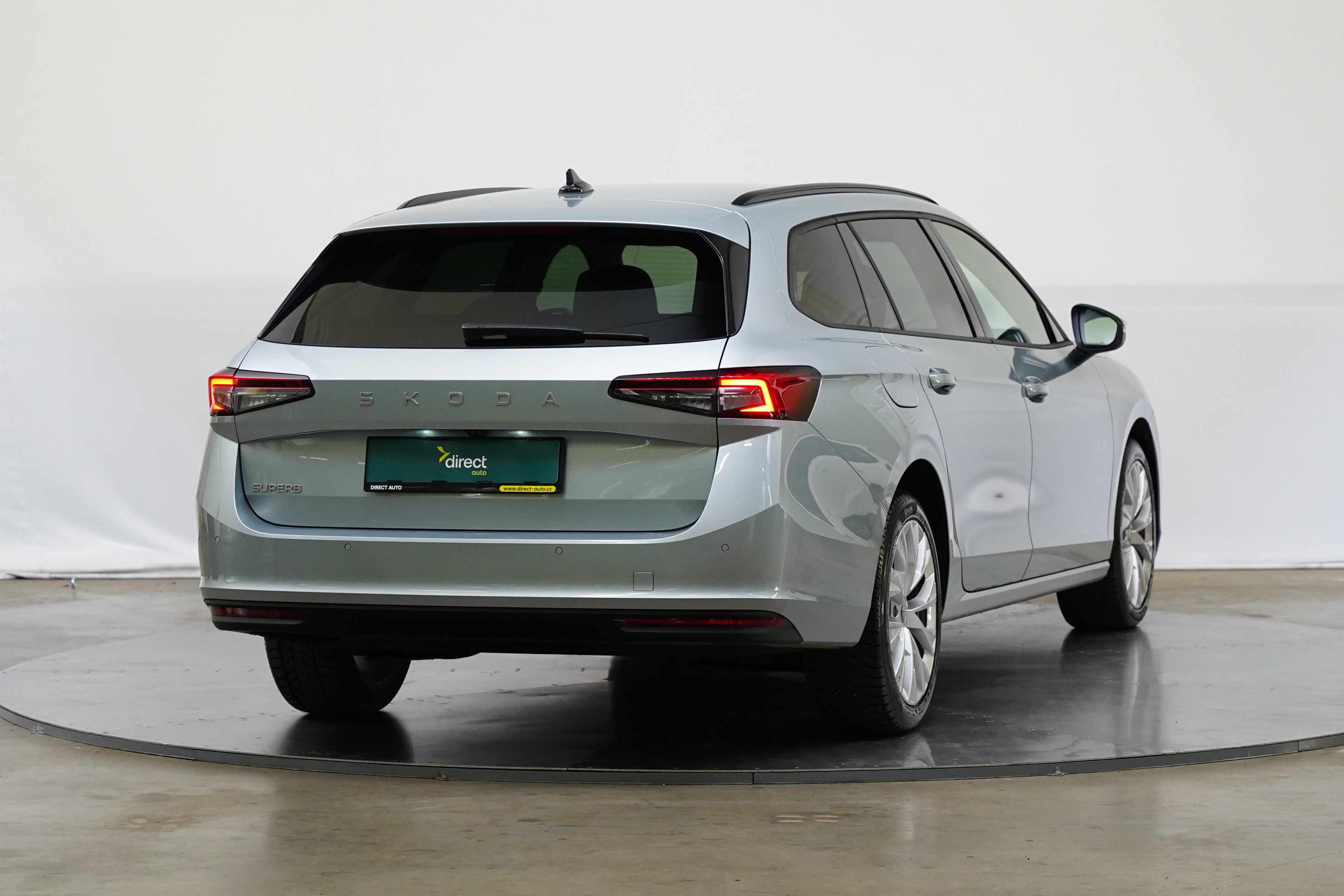 Škoda Superb, 2.0 TDI 110 kW Selection - fotka 2