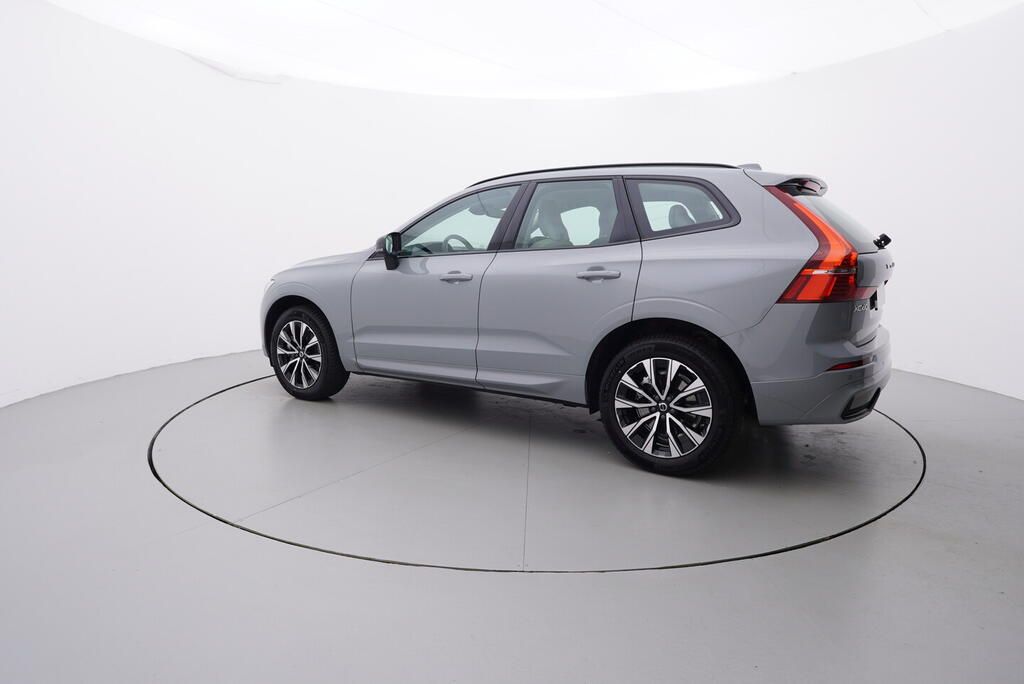 Volvo XC60, Plus Dark 2.0 B4 145 kW - fotka 3