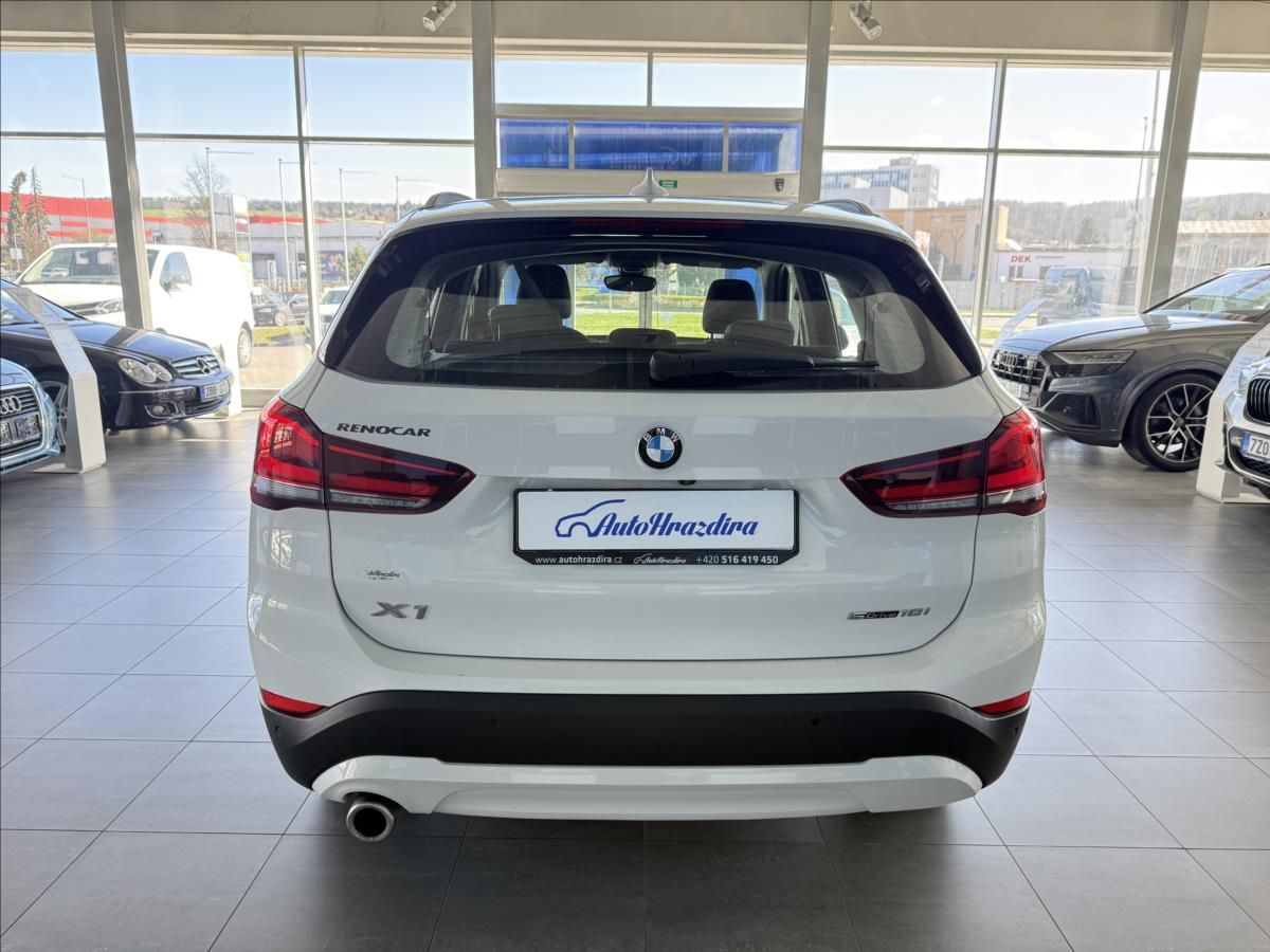 BMW X1, 1,5   SERVISKA,1.MAJ,sDrive,18 - fotka 5