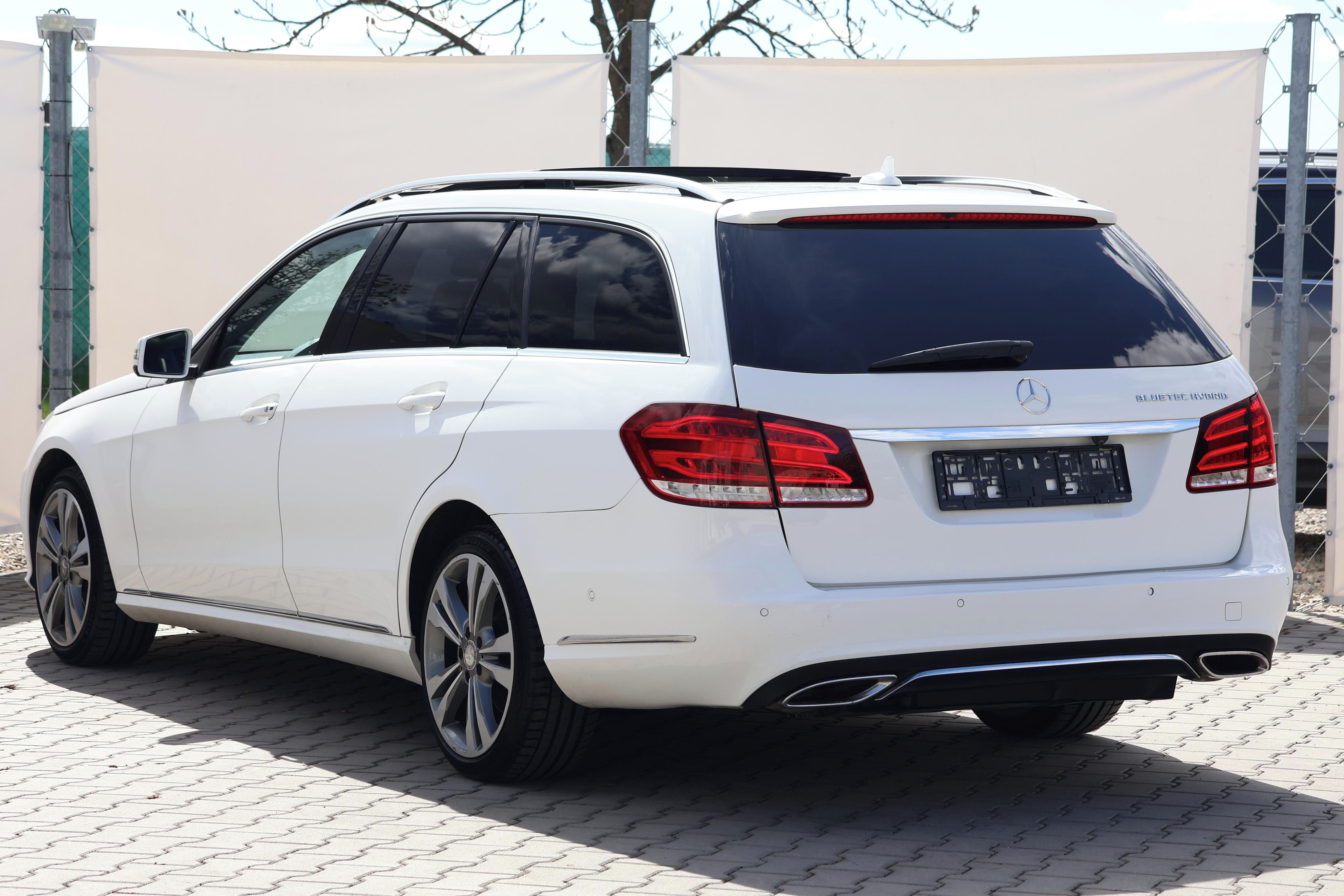 Mercedes-Benz Třídy E, E 300 BLUETEC HYBRID*PANOR*LED - fotka 4