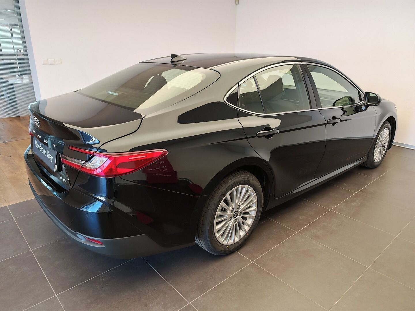 Toyota Camry, 2,5 Hybrid CVT Comfort - fotka 4