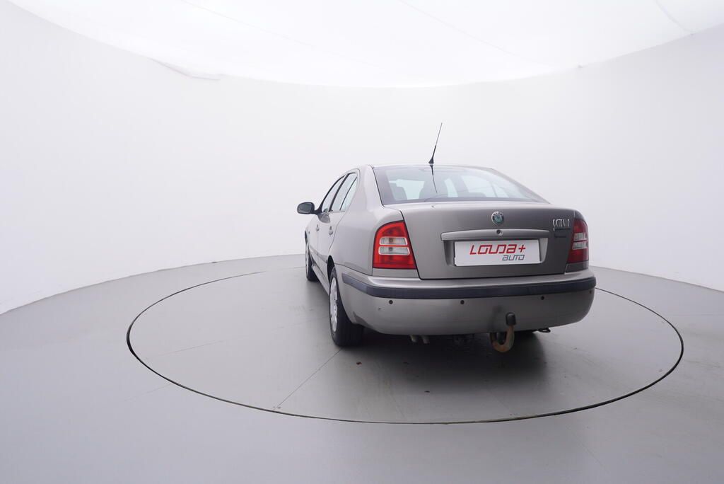 Škoda Octavia, Tour 1.6 16V 75 kW - fotka 4