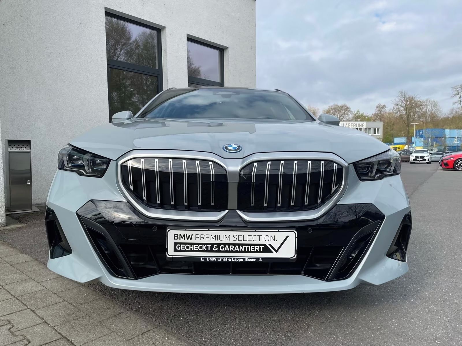 BMW Řada 5, 550e xDrive Tour M Sport || Pa - fotka 2