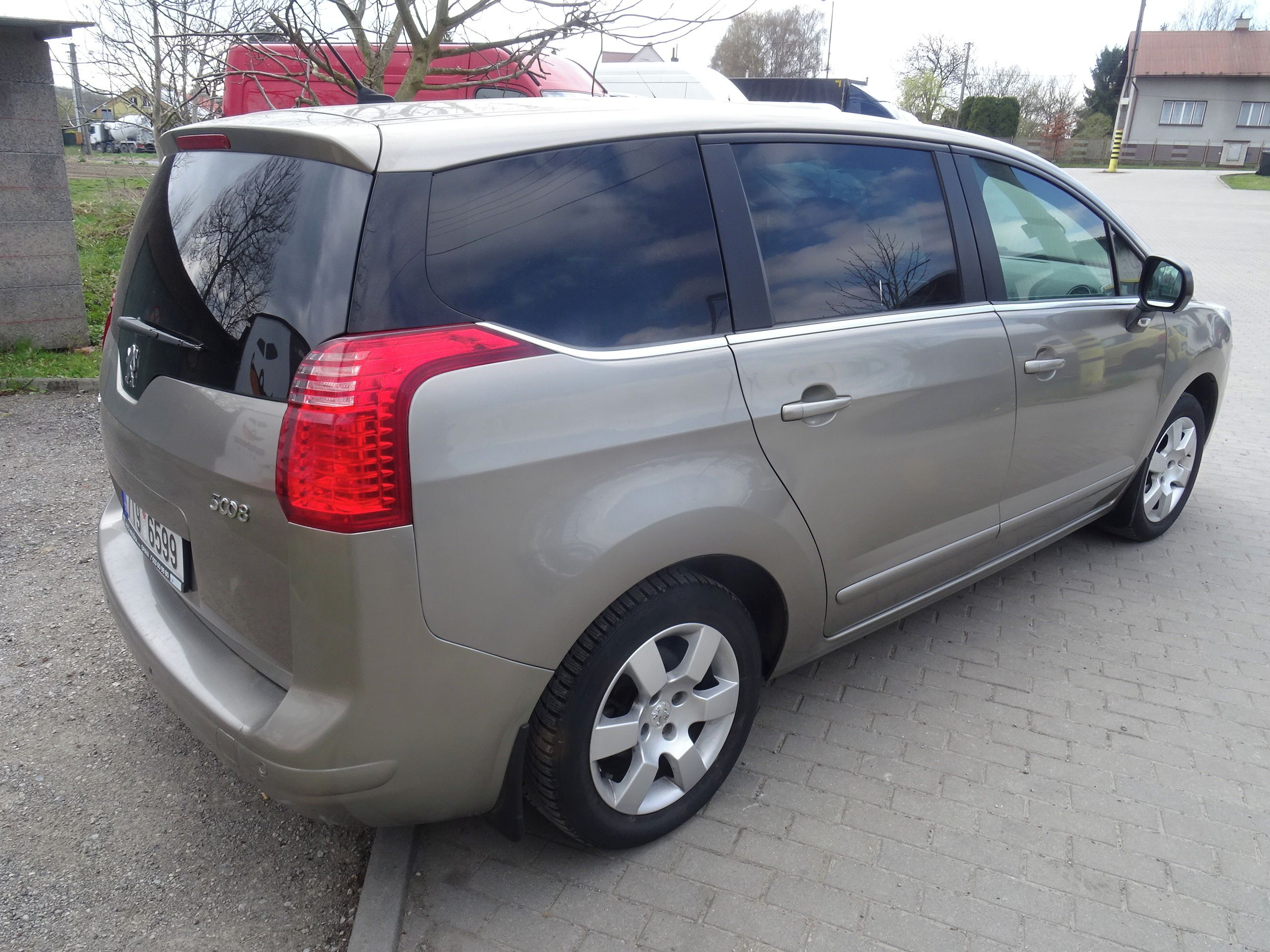 Peugeot 5008, 1.6 D - fotka 4
