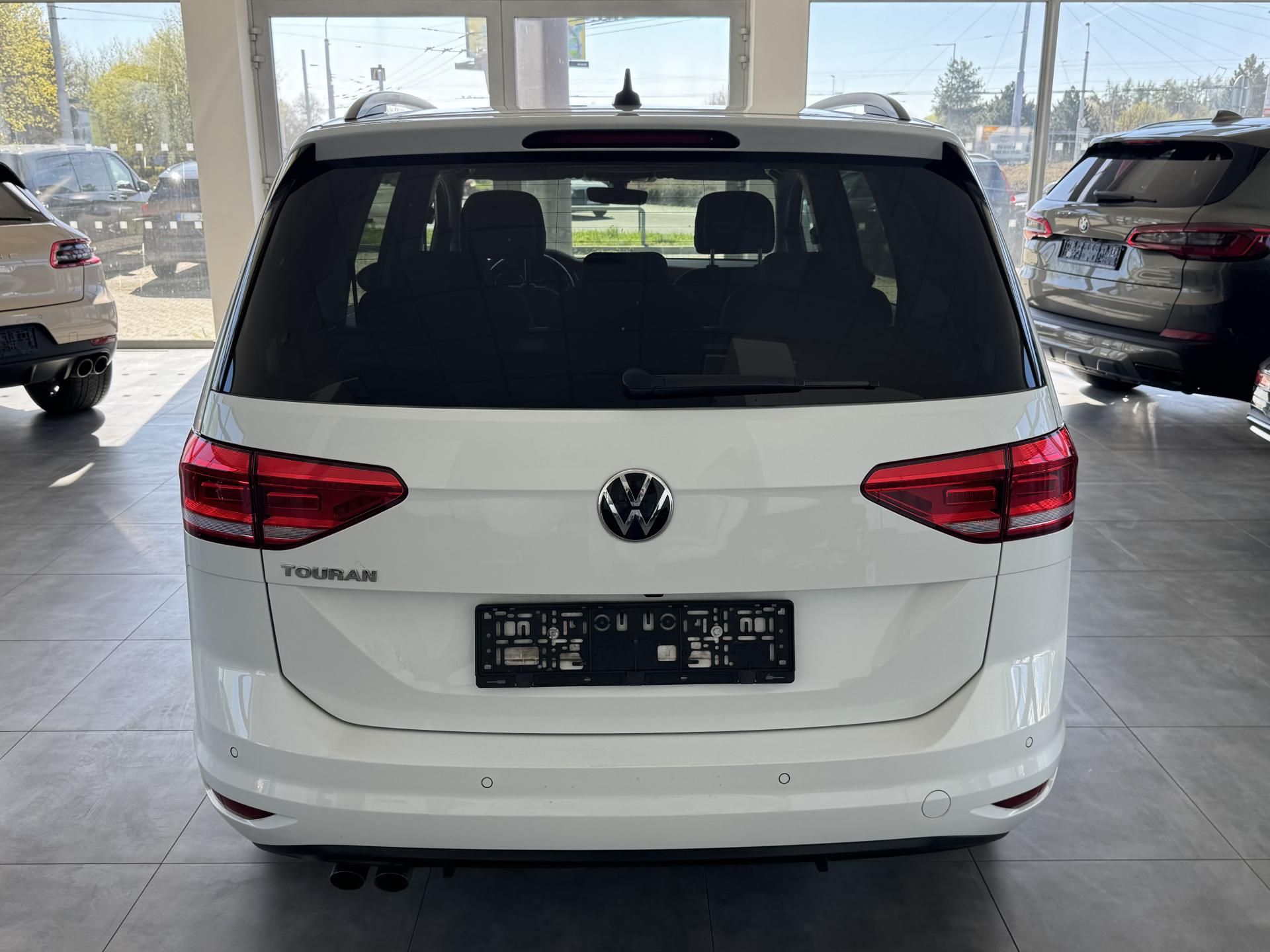 Volkswagen Touran, 2,0TDi DSG NAVIGACE KAMERA ACC - fotka 6