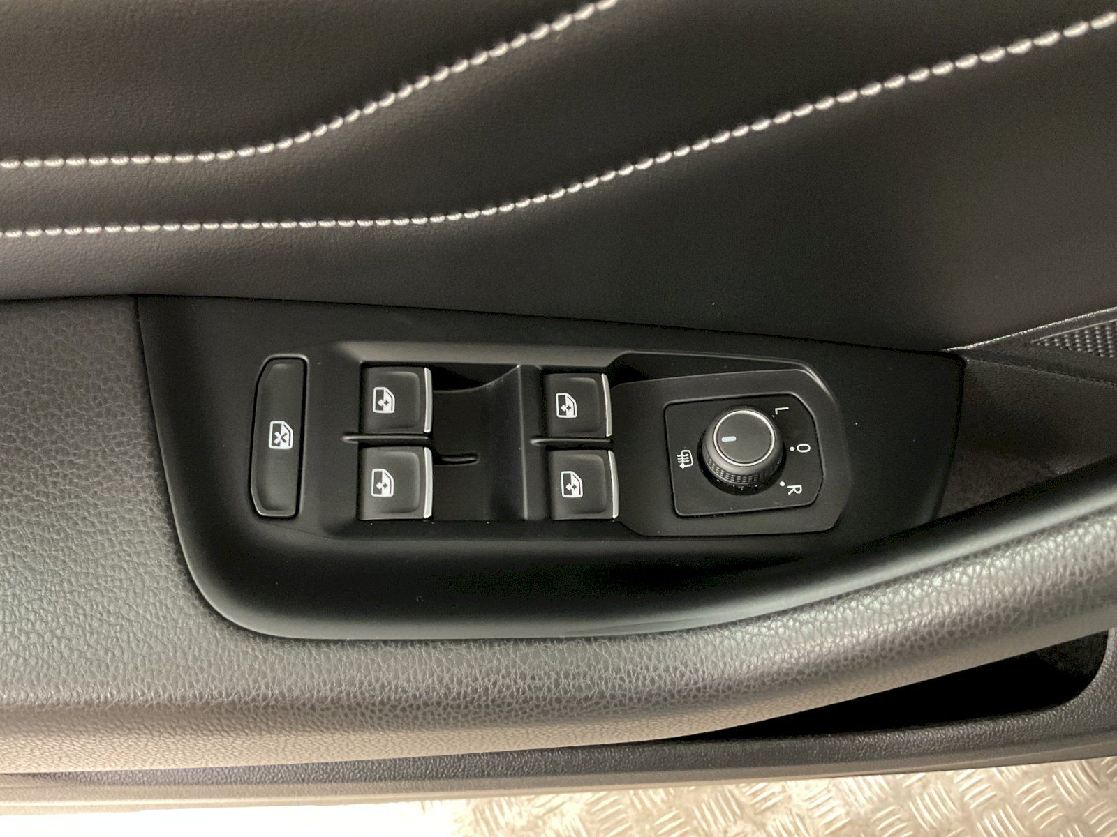 Volkswagen Passat, 1.5 TSI EVO BMT DSG Elegance V - fotka 6