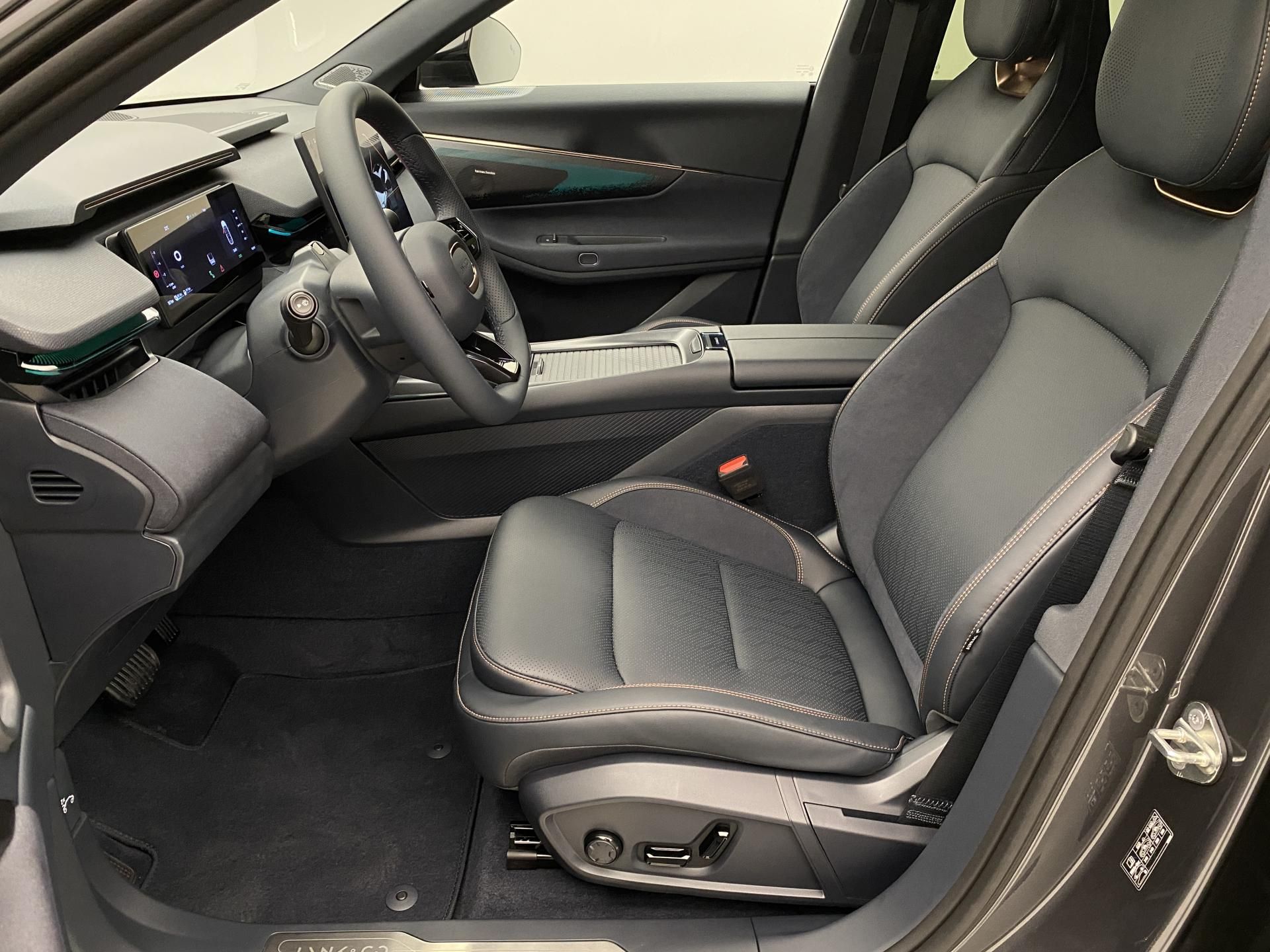 Lynk & Co 08, MORE PHEV - fotka 3
