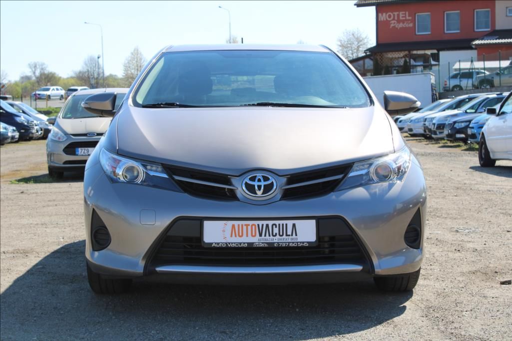 Toyota Auris, 1,3 i  2.maj.,ČR, 87.600 km - fotka 2