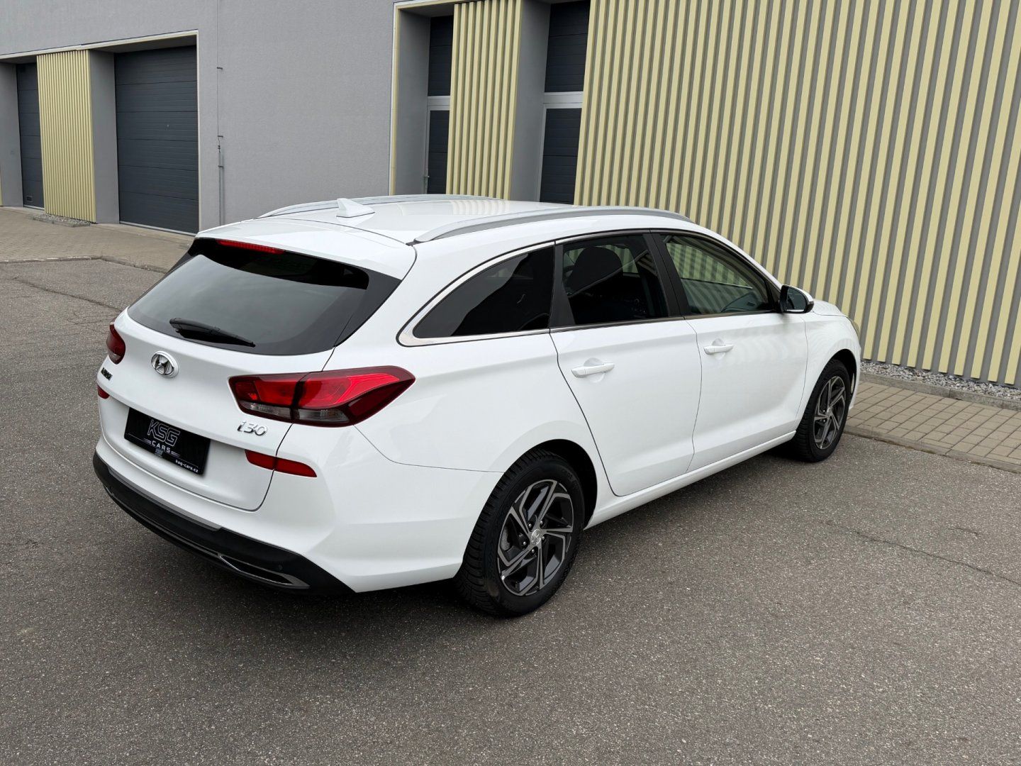 Hyundai i30, Com. 1.6CRDi ČR! 1.maj.! STYLE - fotka 5