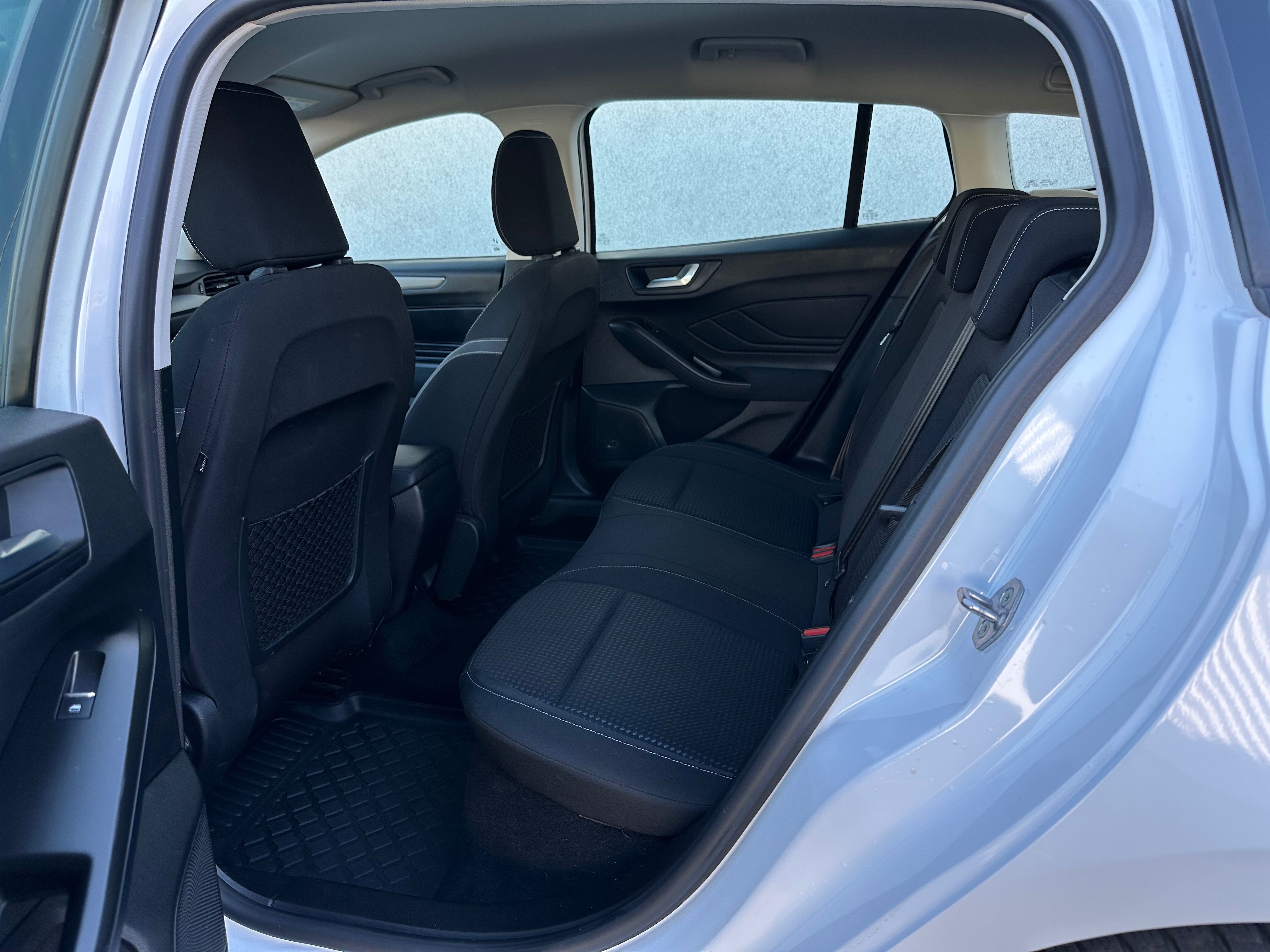 Ford Focus, 1,5,88kw,kessy,1.maj.Čr,DPH - fotka 5