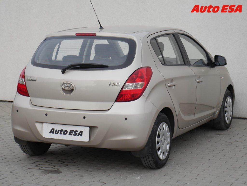 Hyundai i20, 1.2i,ČR,AC,park.asist - fotka 4