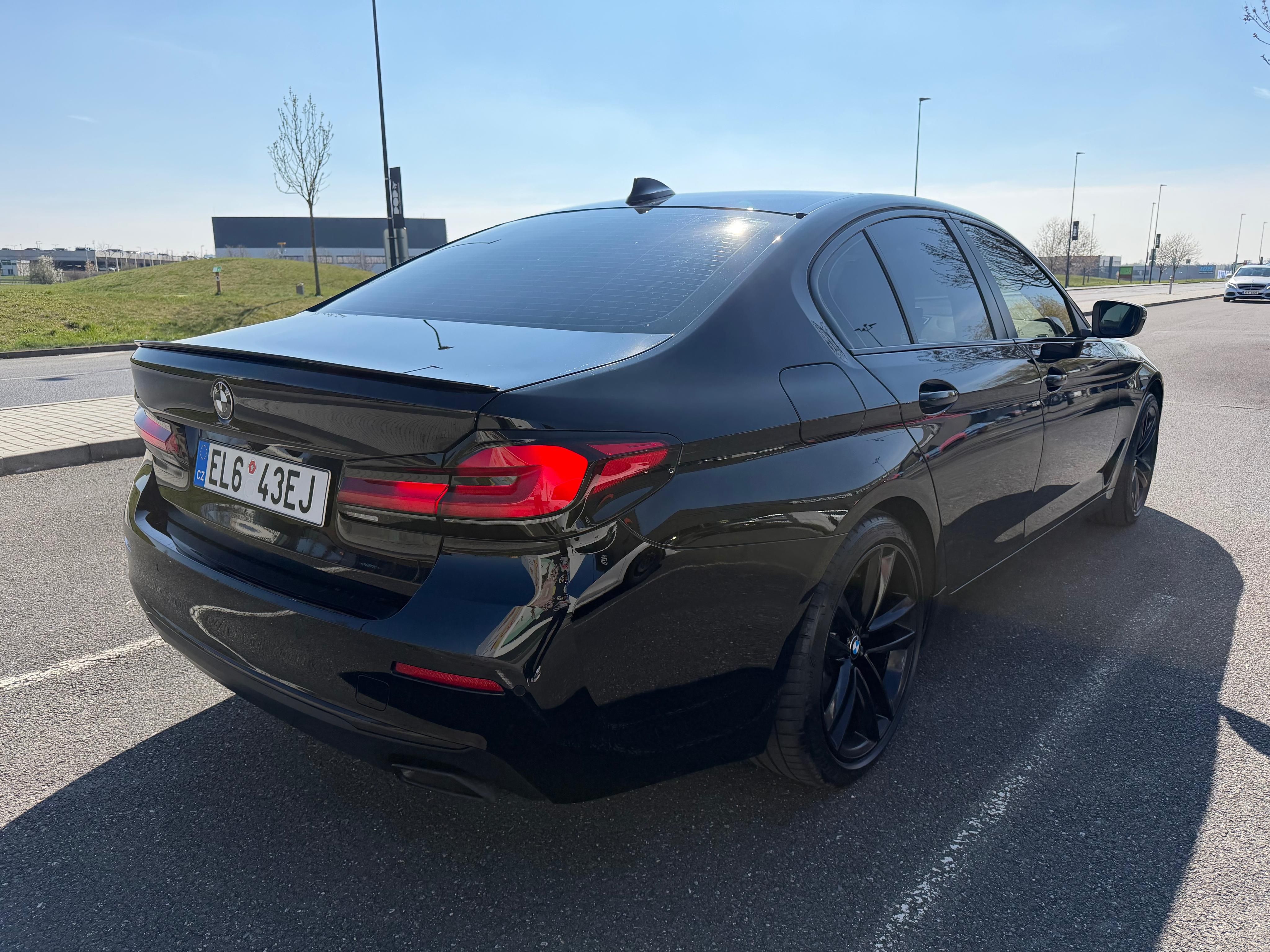 BMW Řada 5, BMW 530e Individual - fotka 4