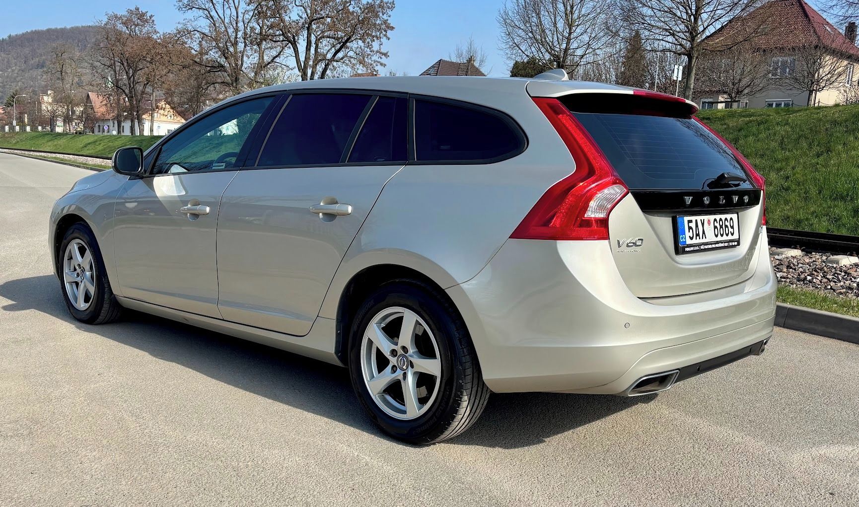 Volvo V60, ČR původ | 2.majitel - fotka 2