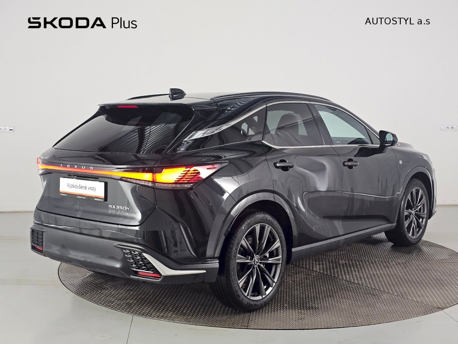 Lexus RX 350, 2.5HEV 250k 4x4 FSPORT+ Head U - fotka 2