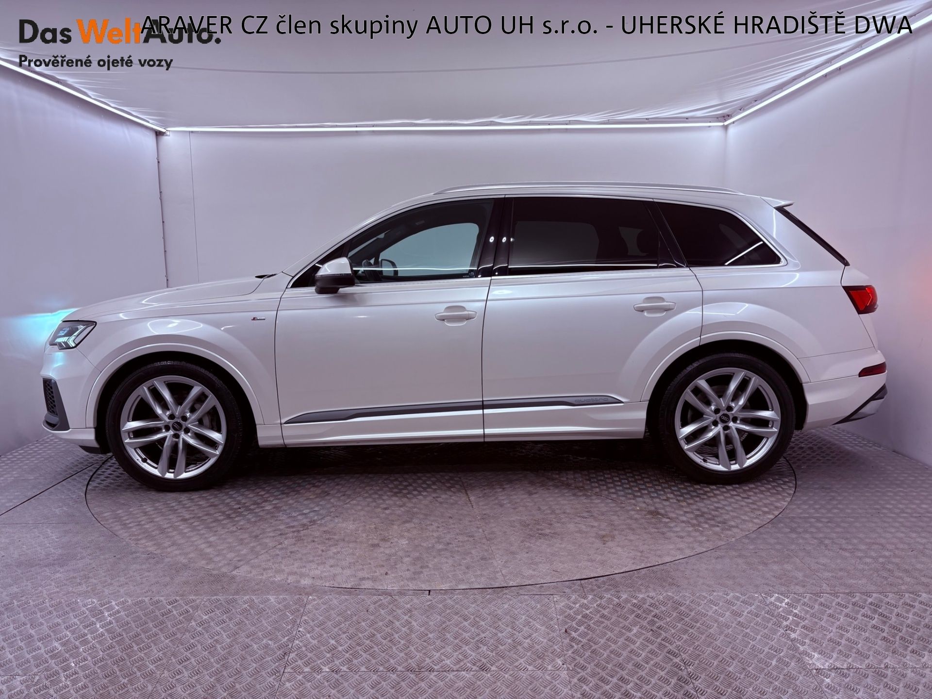 Audi Q7, 3.0 TDI 210kW 7Míst S-Line - fotka 3