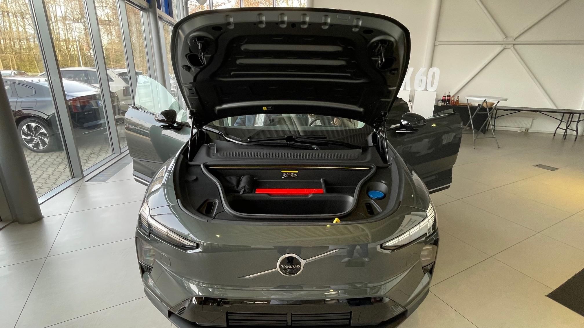 Volvo EX60, P10 AWD - fotka 5