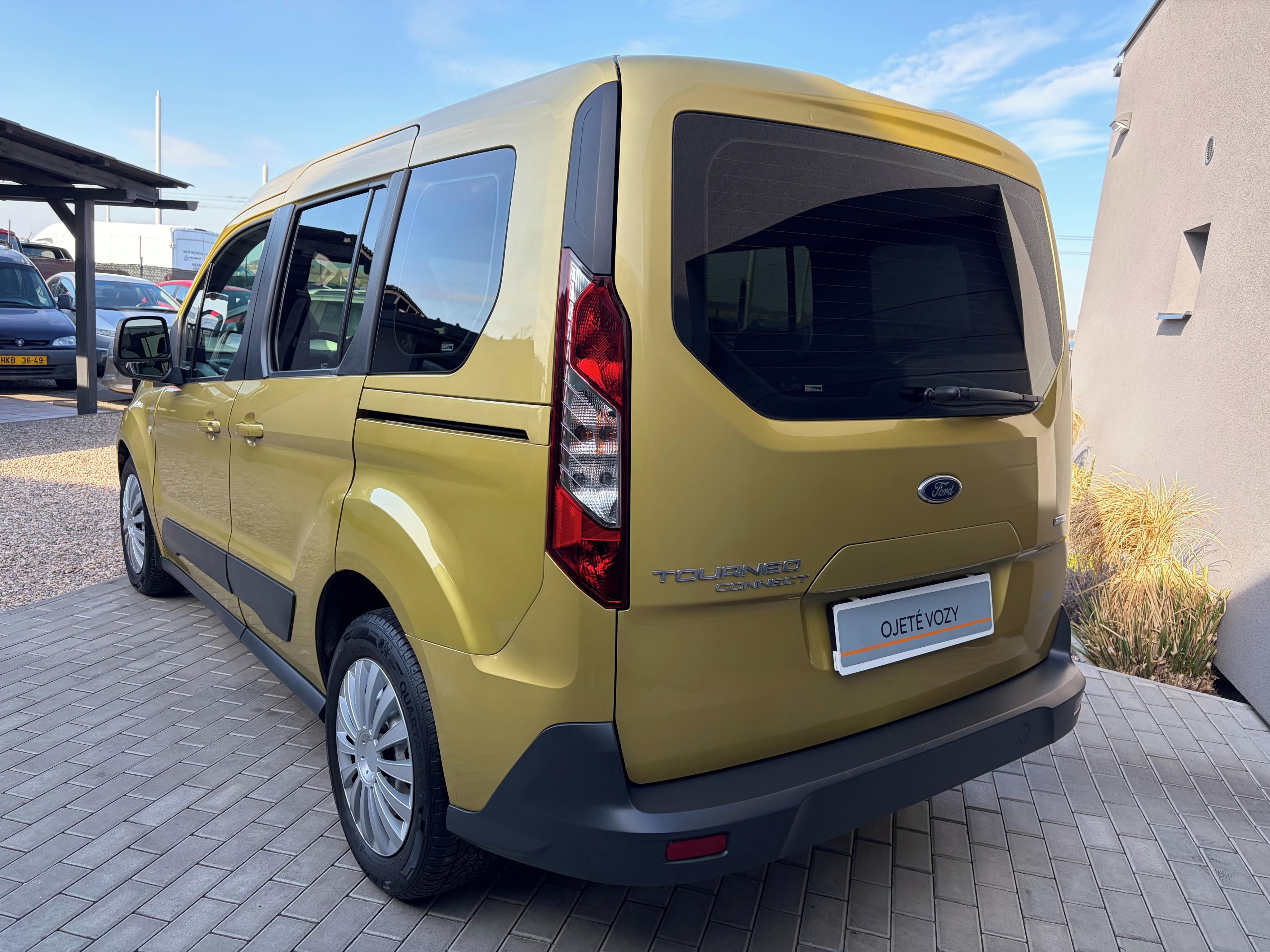 Ford Tourneo Connect, 1.0 74KW, Nový MOTOR - fotka 5