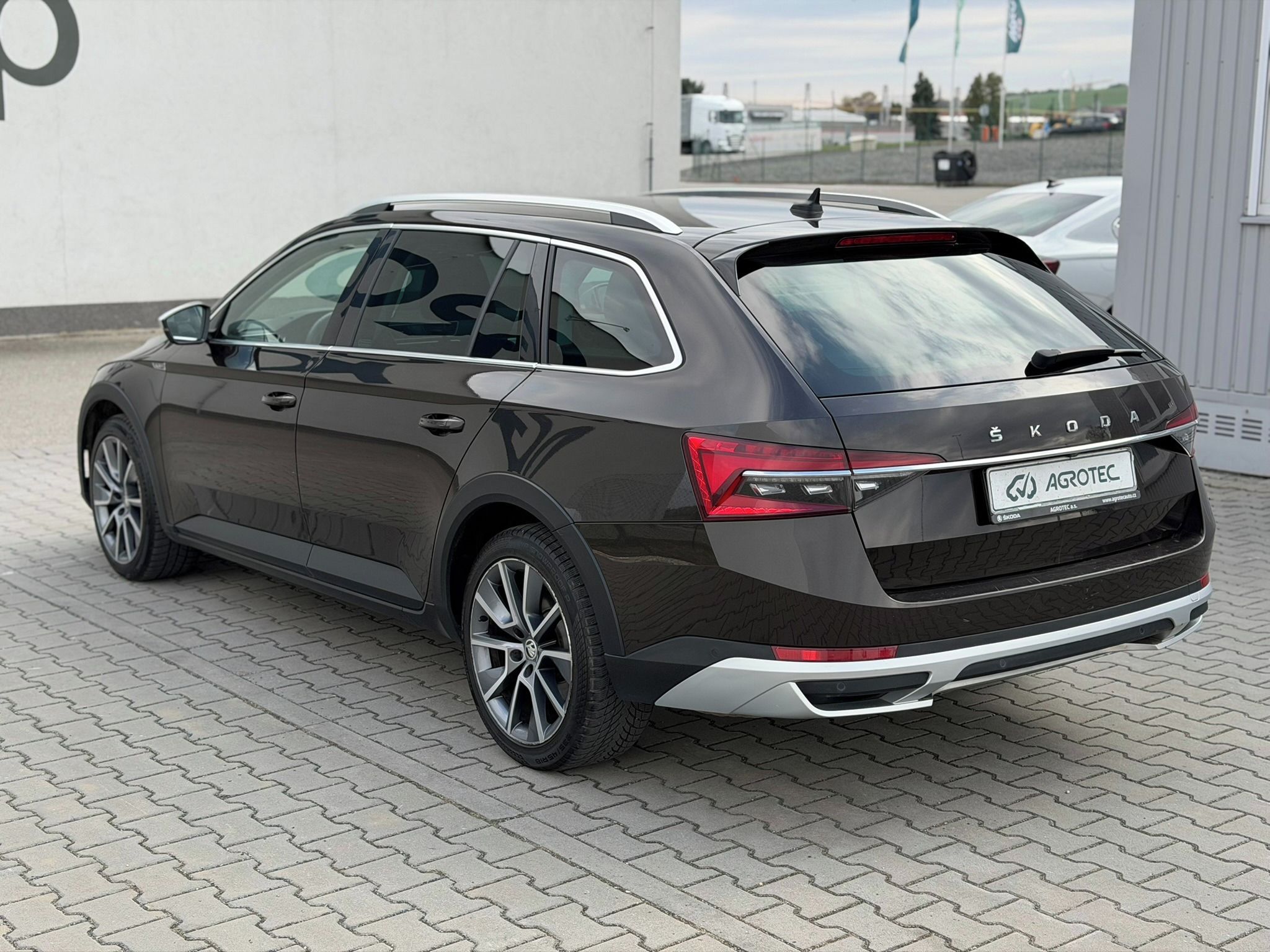 Škoda Superb, 2.0 TDI 147kW Scout Combi 4x4 - fotka 5