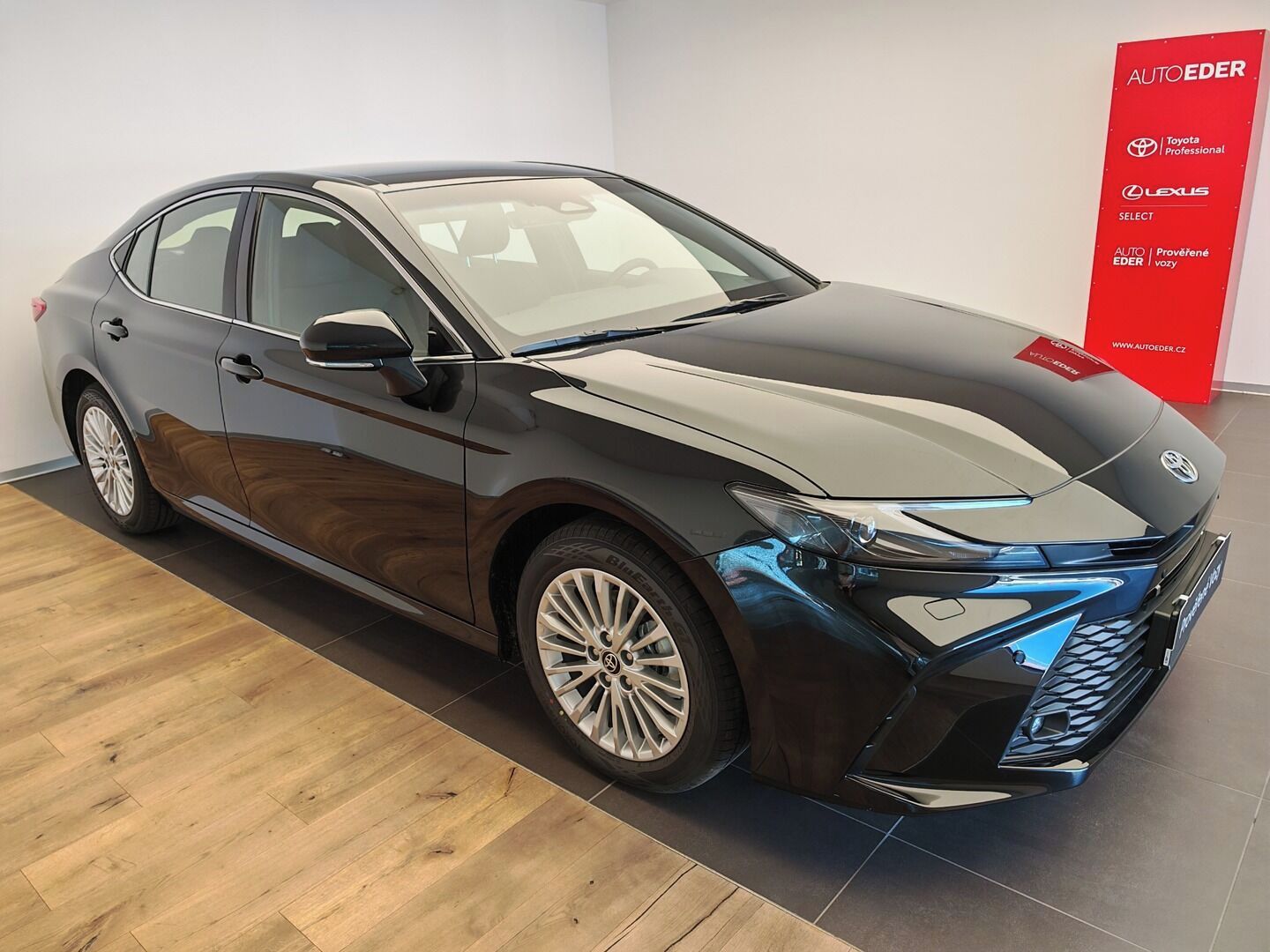Toyota Camry, 2,5 Hybrid CVT Comfort - fotka 3