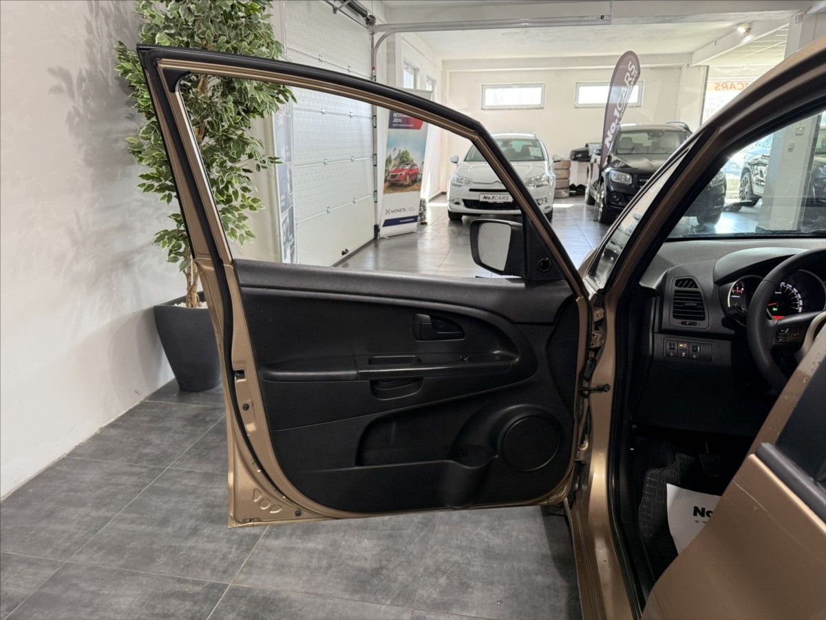 Kia Venga, 1,4   i KLIMA ALU PO STK - fotka 6