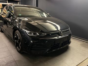 VIII, 1.5TSI,110KW, R-LINE,MAN