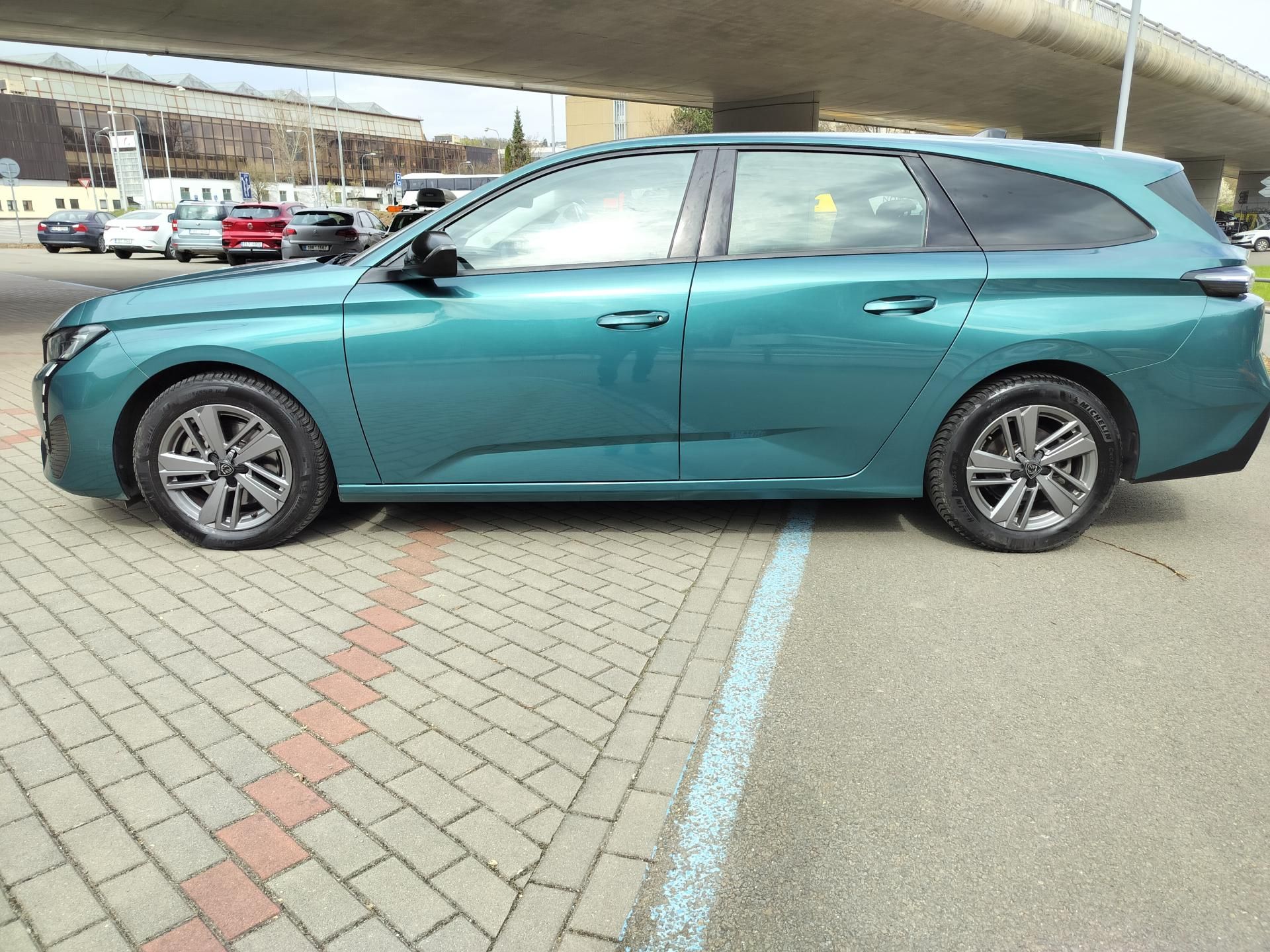 Peugeot 308, SW  1.5 BlueHDI  96kW  automat - fotka 4