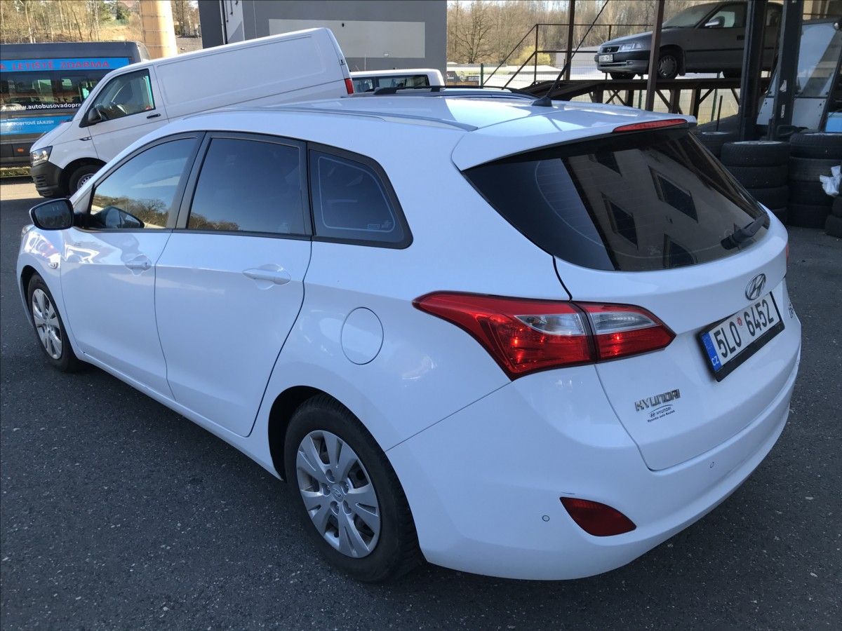Hyundai i30, 1,6 CRDi Combi 81kW - fotka 6