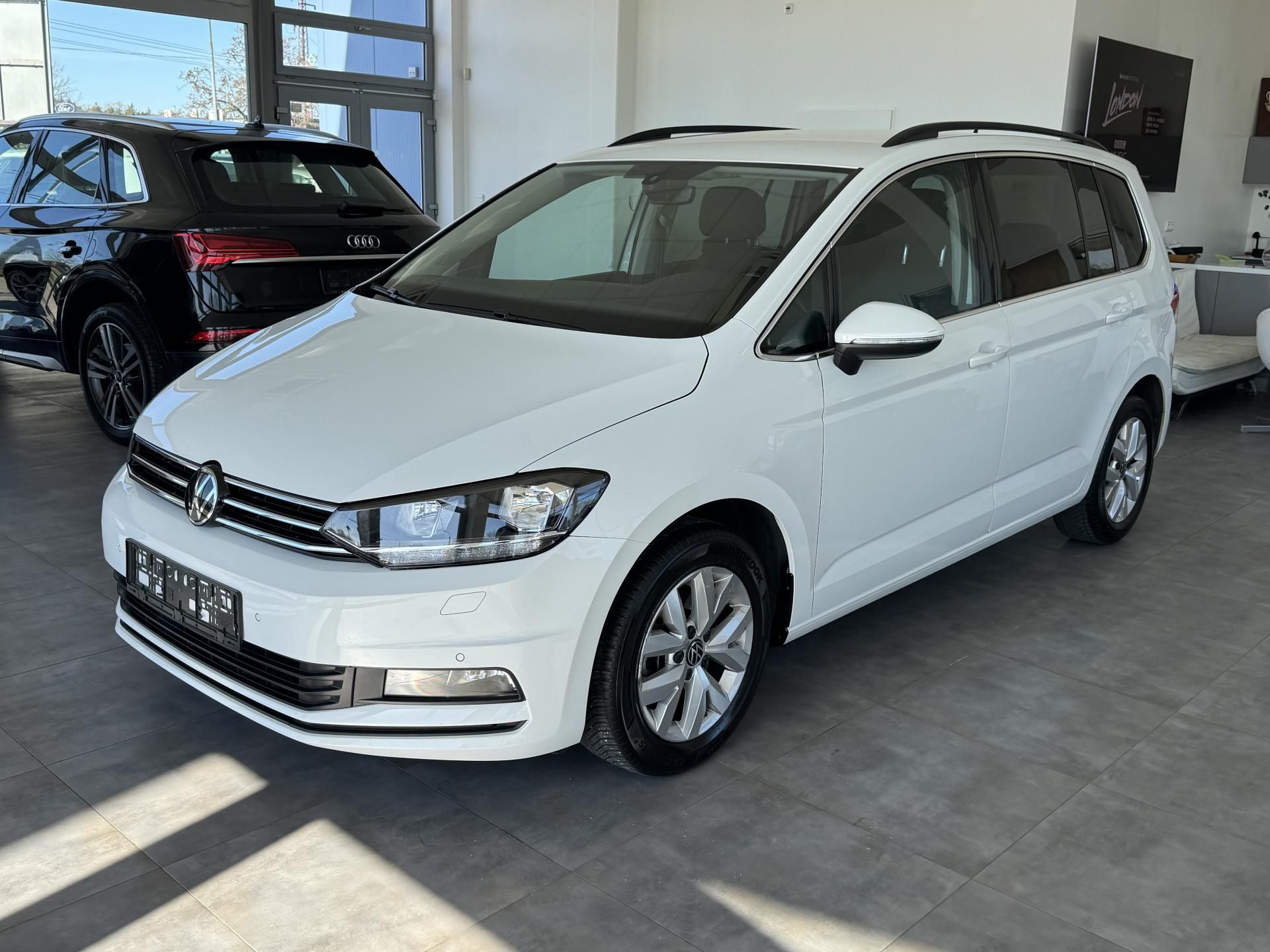 Volkswagen Touran, 2,0TDi DSG NAVIGACE KAMERA ACC - fotka 3