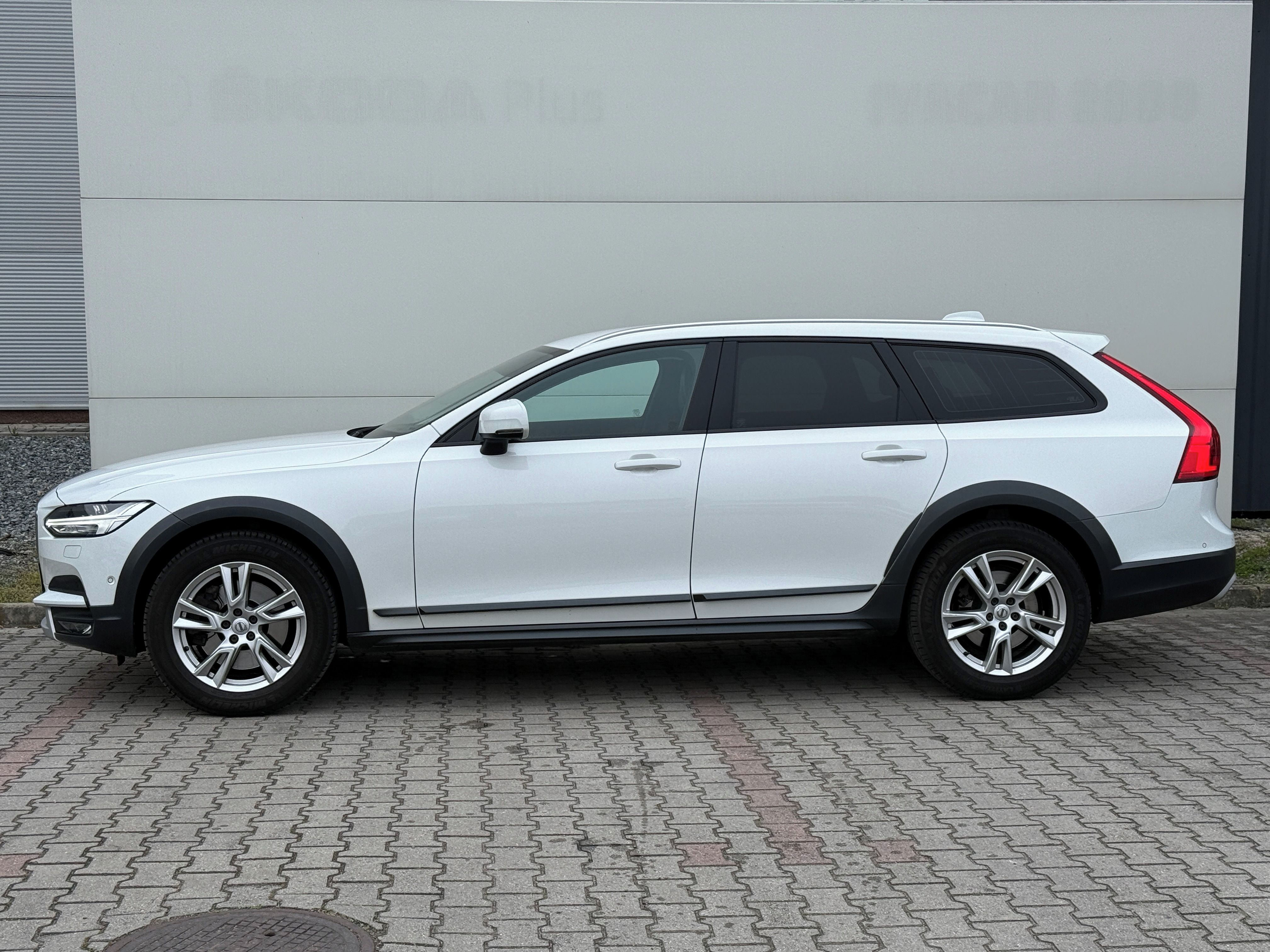 Volvo V90, 2.0i 187 kW CROSS COUNTRY - fotka 4