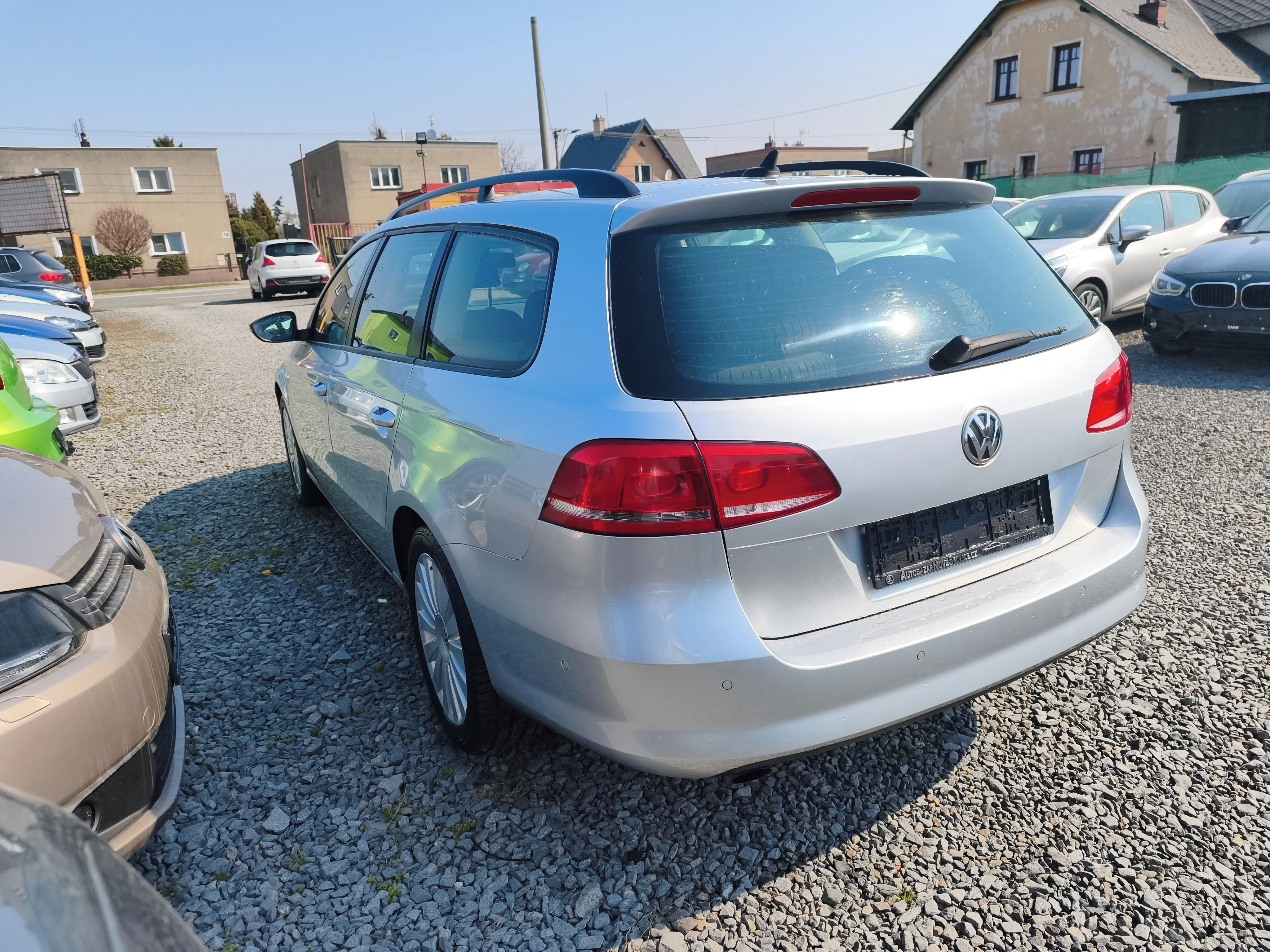 Volkswagen Passat, 1.6 TDI Tempomat, Klima, Navi - fotka 4