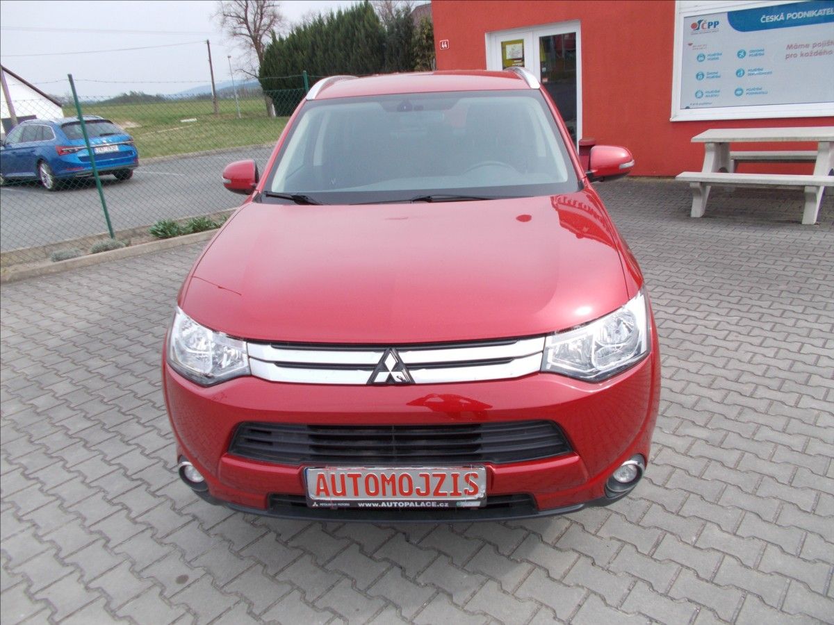 Mitsubishi Outlander, 2,0 16V 1.MAJITEL ČR 68500 KM - fotka 3