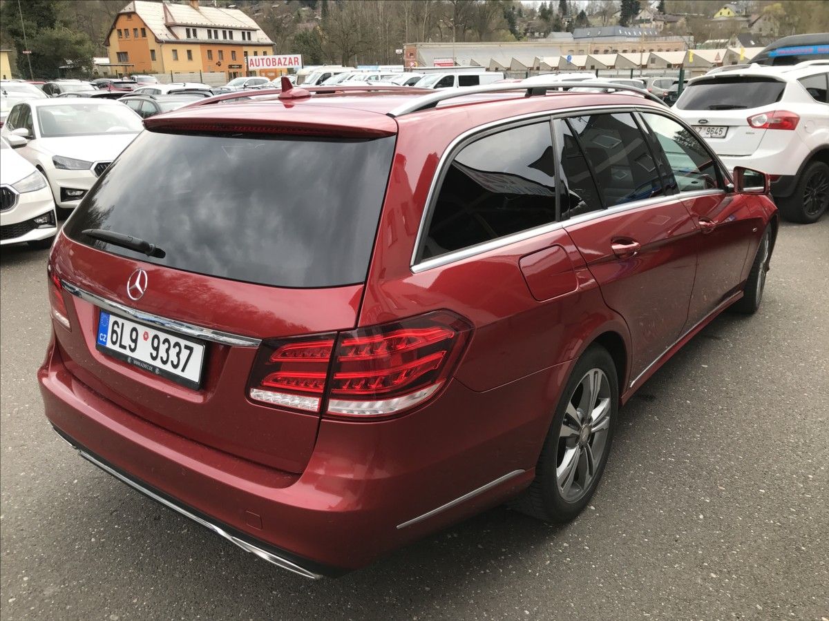 Mercedes-Benz Třídy E, 2,1 CDi 100kW Combi MT - fotka 6