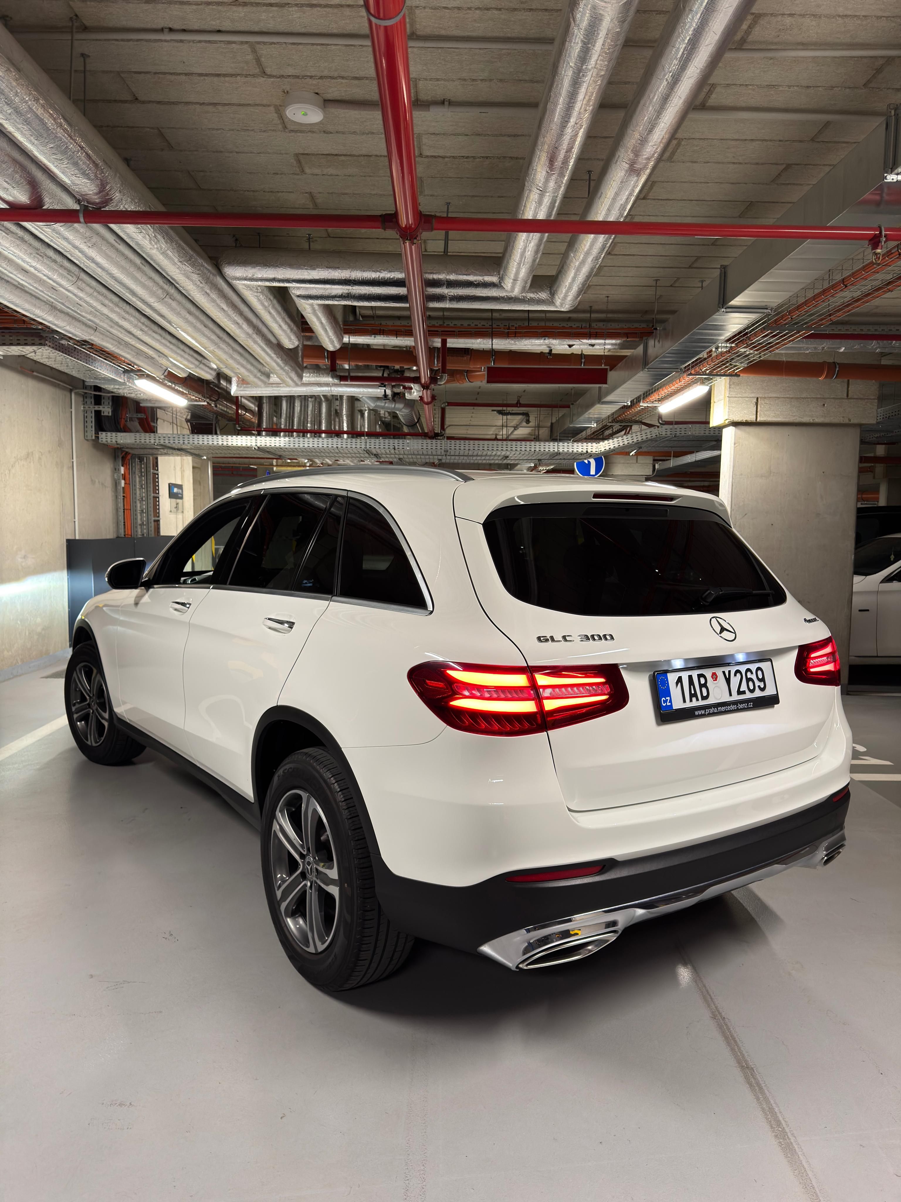 Mercedes-Benz GLC, 300 4MATIC, 1. majitel ČR - fotka 4