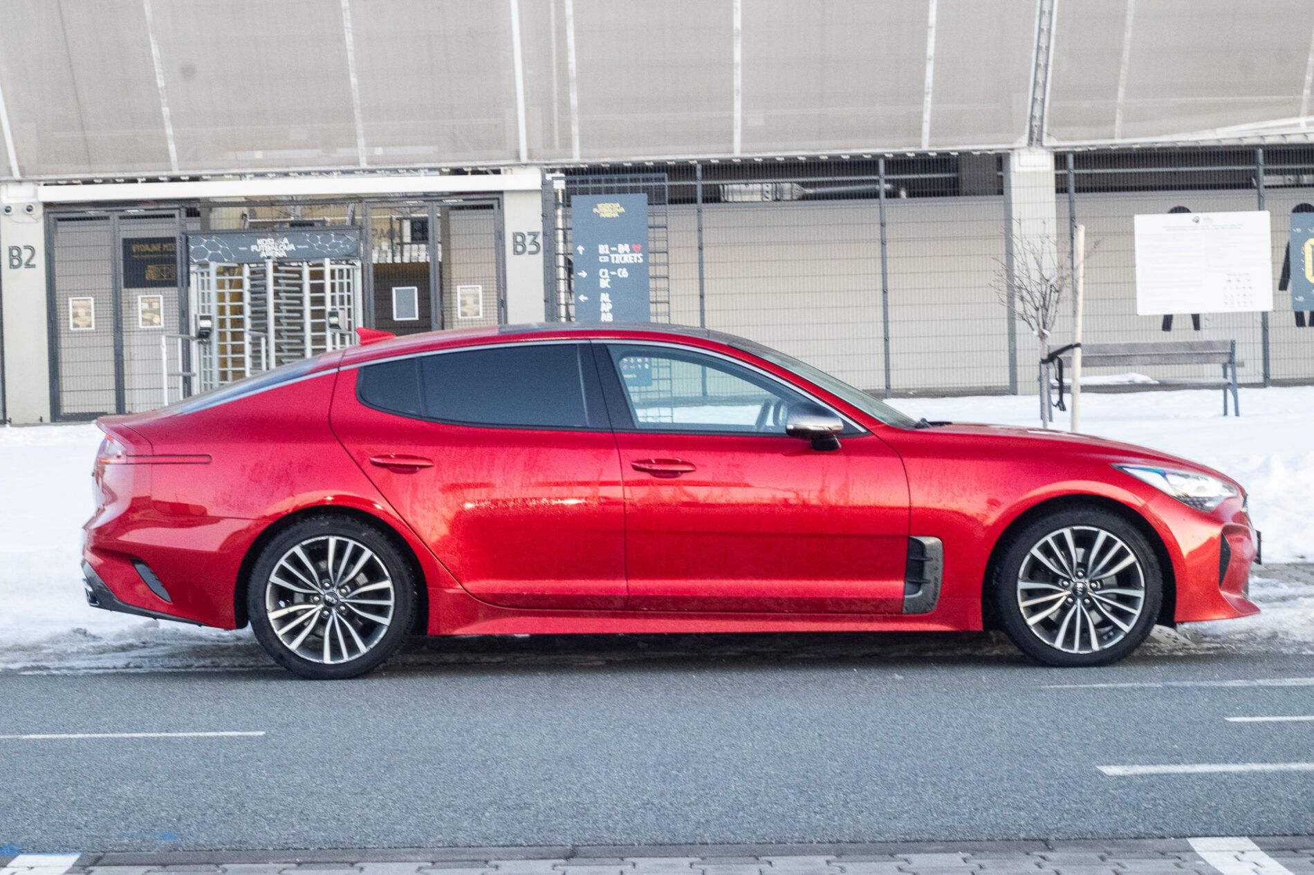 Kia Stinger - fotka 4