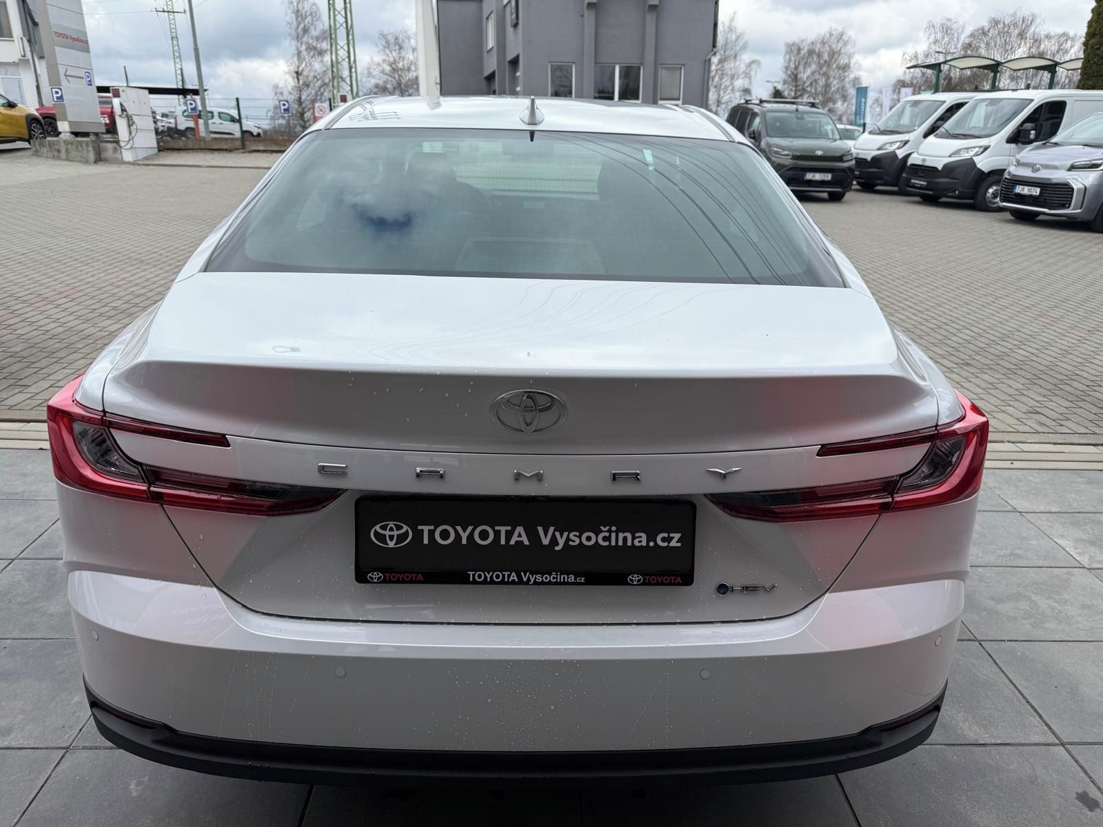 Toyota Camry, 2.5HEV 231PS Executive - fotka 6