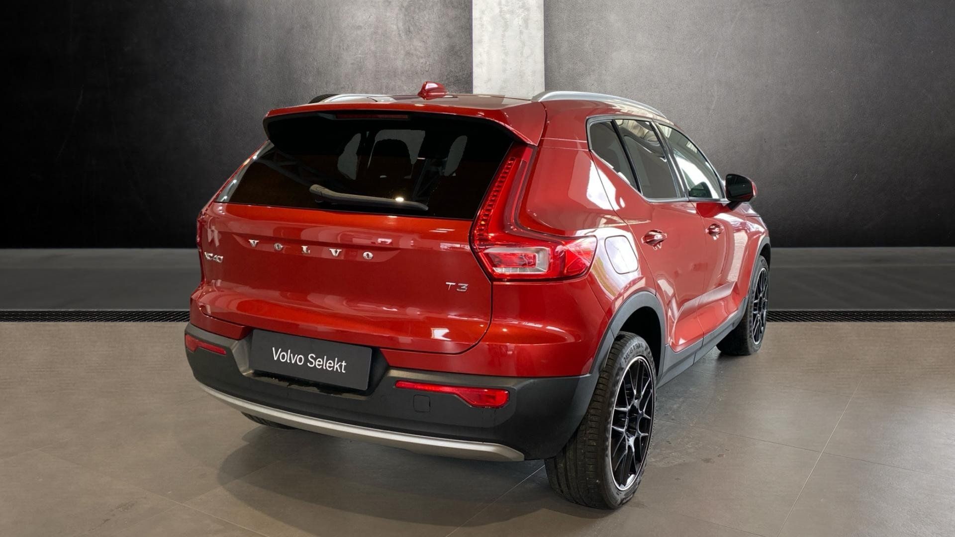 Volvo XC40, MOMENTUM, T3 FWD, 120 kW / 163