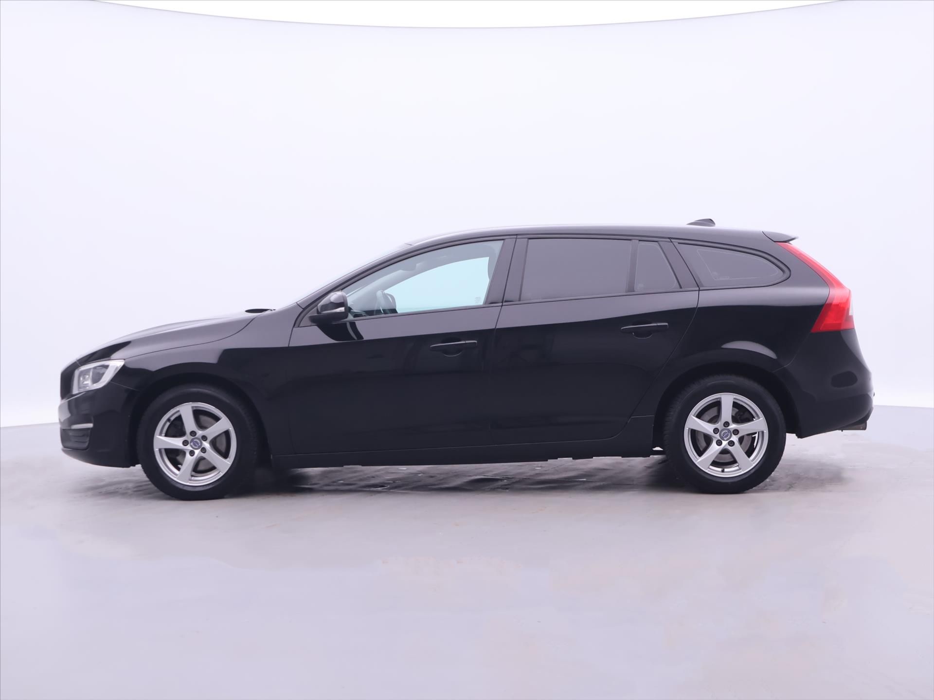 Volvo V60, 2,0 D3 110kW Momentum - fotka 4