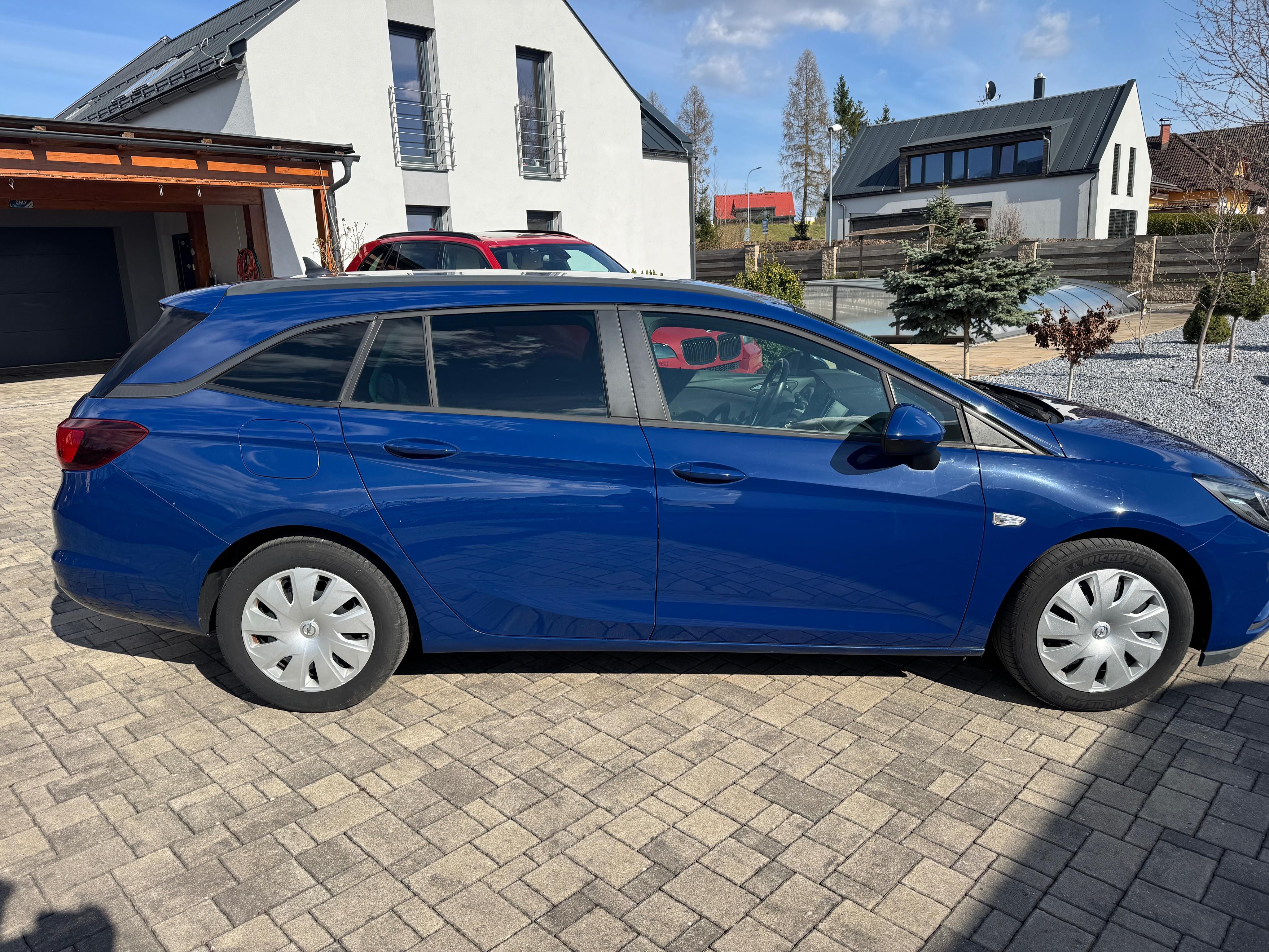 Opel Astra, 1,6 CDTi 81kW - fotka 6