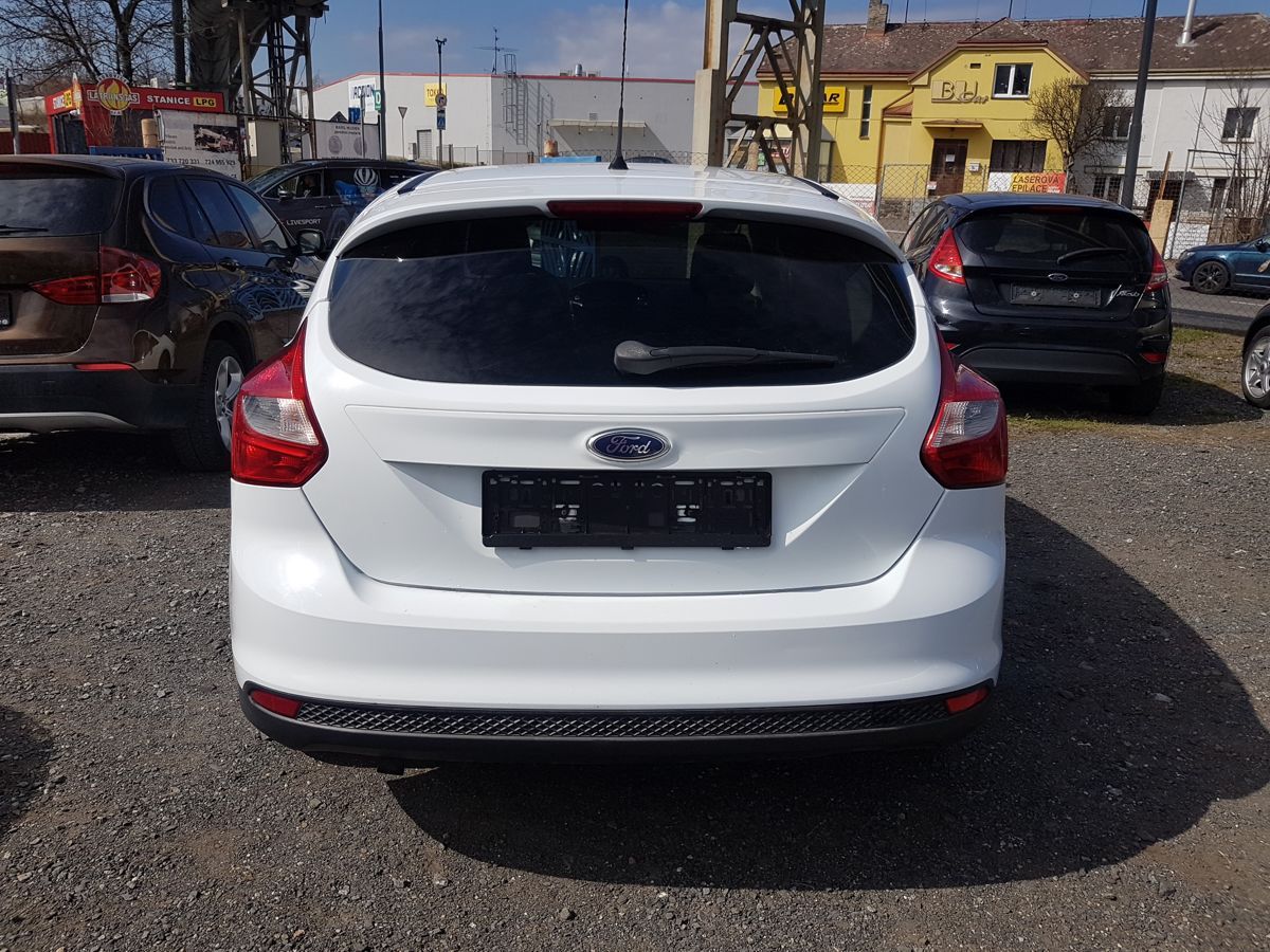 Ford Focus, 1.0i 74KW VÝHŘEV. SED. - fotka 5