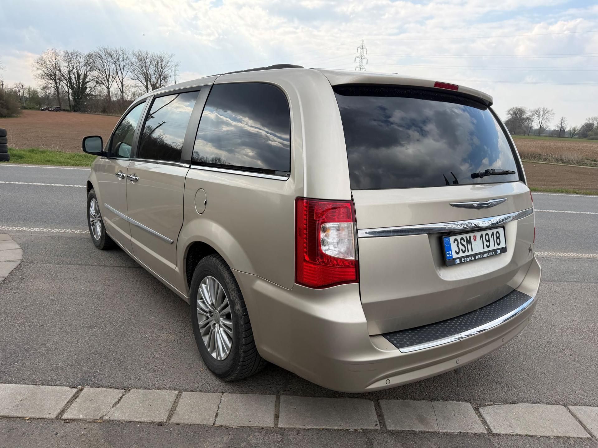 Chrysler Town & Country, 3,6 Penta 2x DVD Limited 2013 - fotka 3