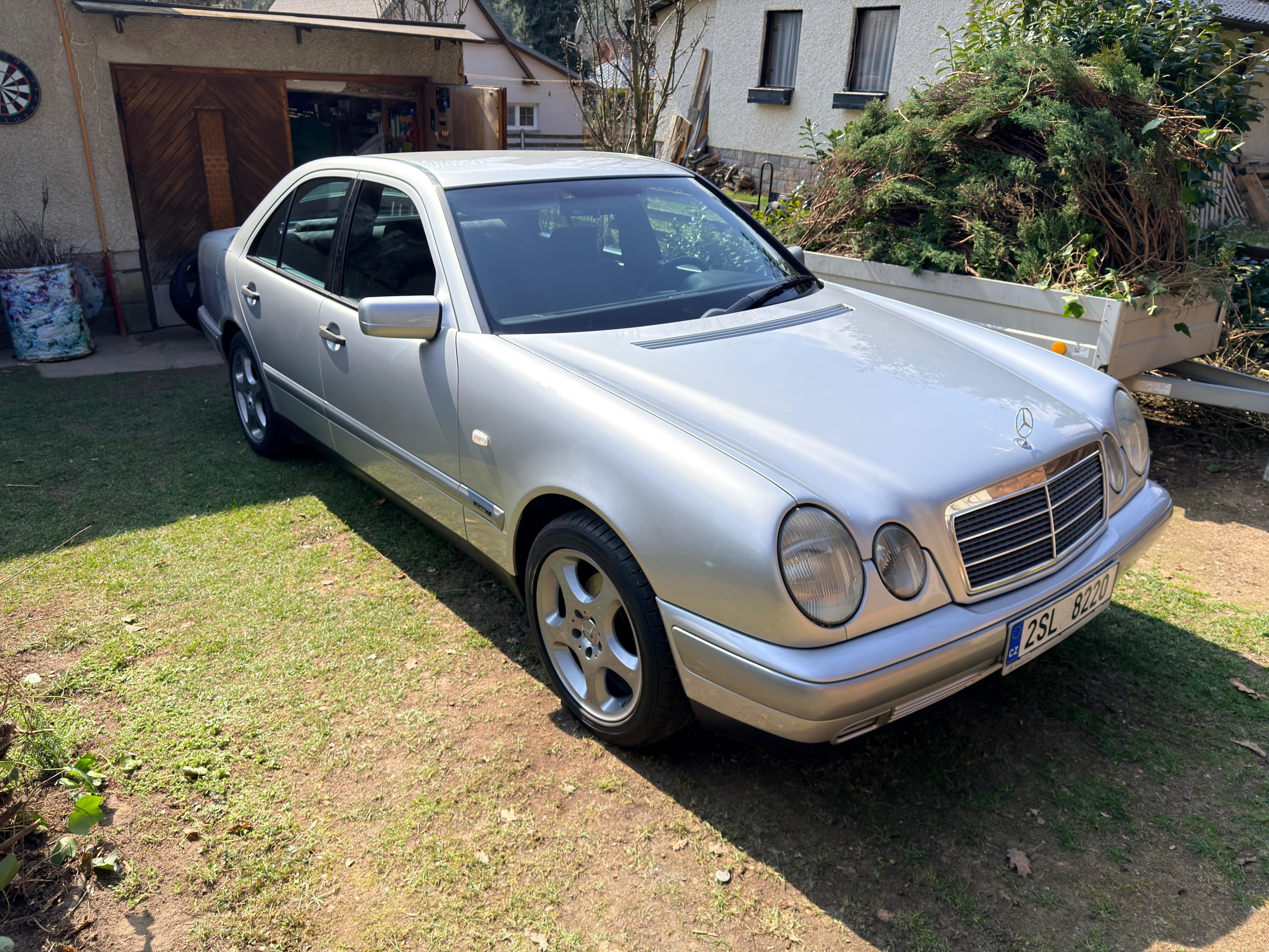 Mercedes-Benz Třídy E, E 220 D - fotka 3