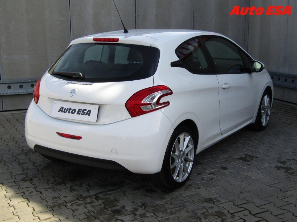 Peugeot 208, 1.2 VTi,AC,temp - fotka 4