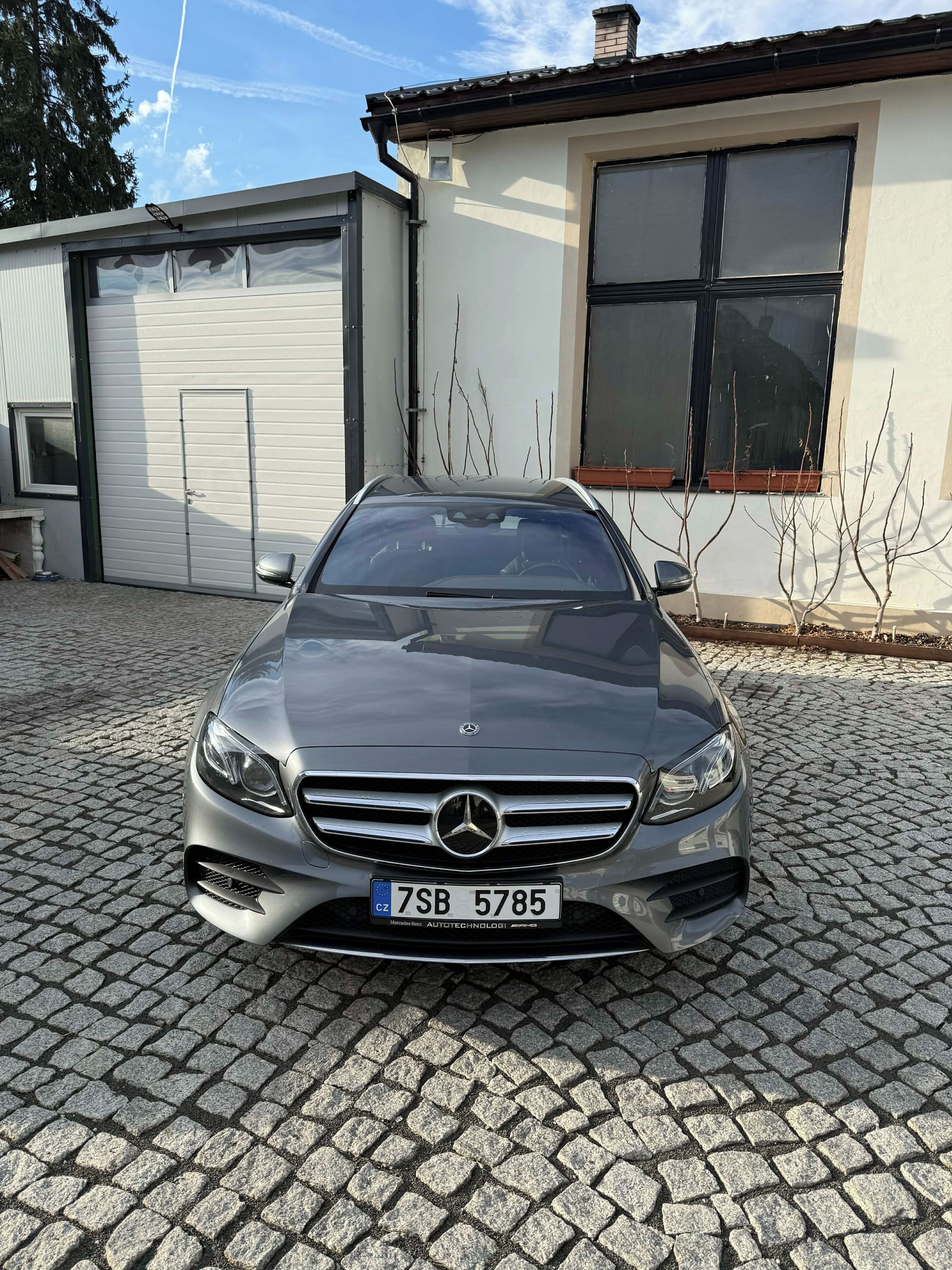 Mercedes-Benz Třídy E, 220d AMG Line - fotka 5