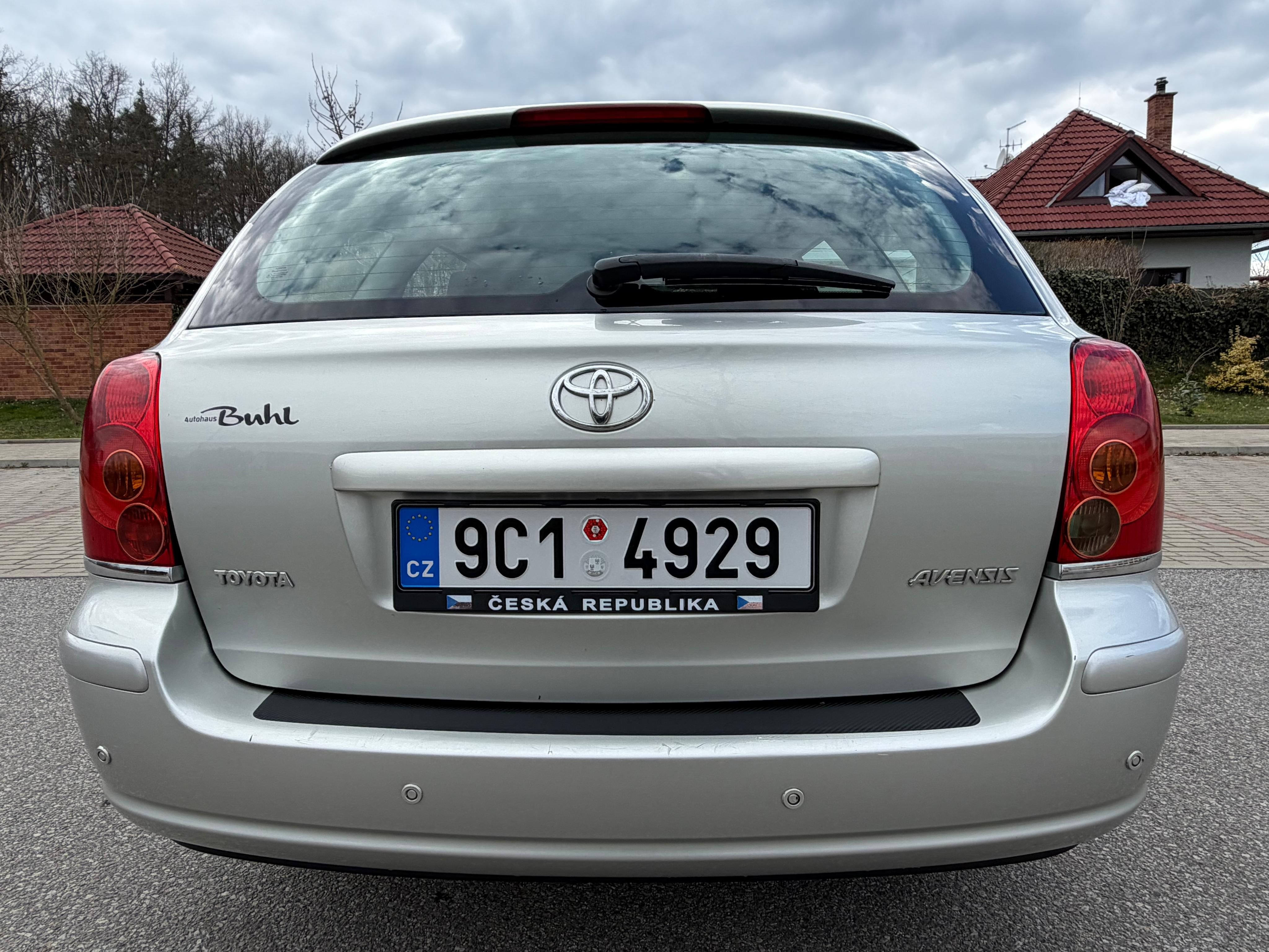 Toyota Avensis, 2.0 benzín - fotka 6