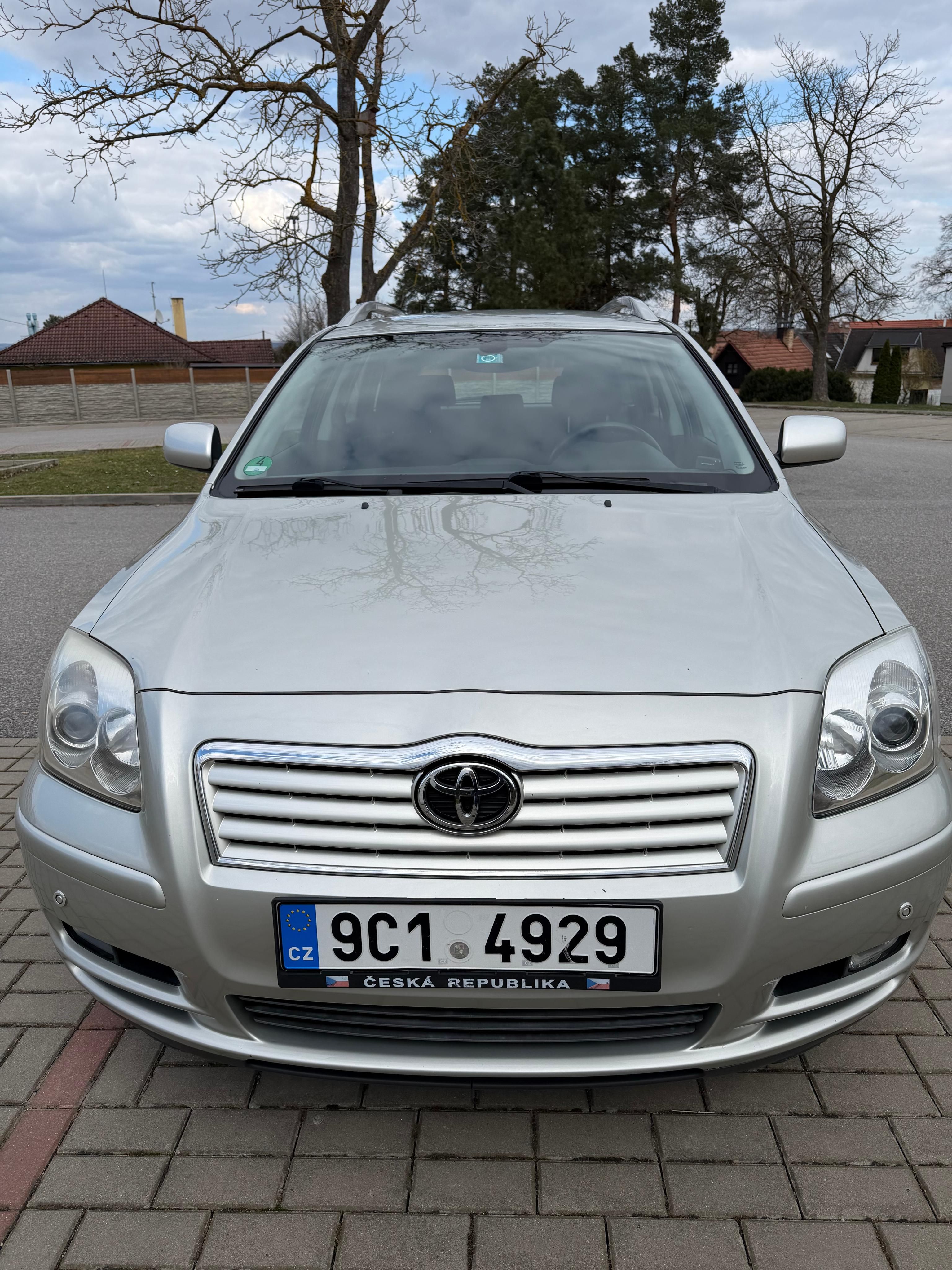 Toyota Avensis, 2.0 benzín - fotka 2